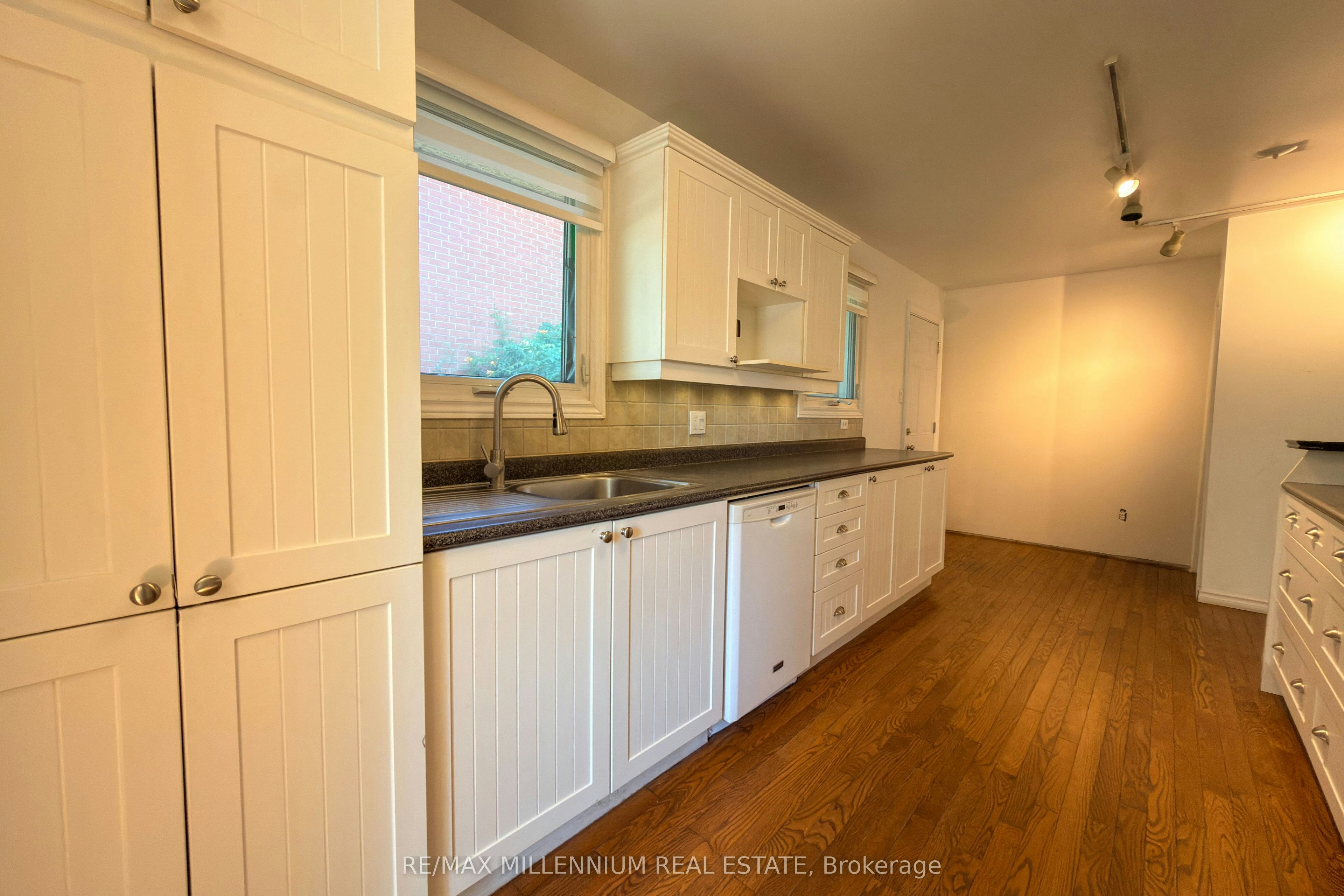 5 Pepler Place, Barrie, ON, L4N 5E3 - 6
