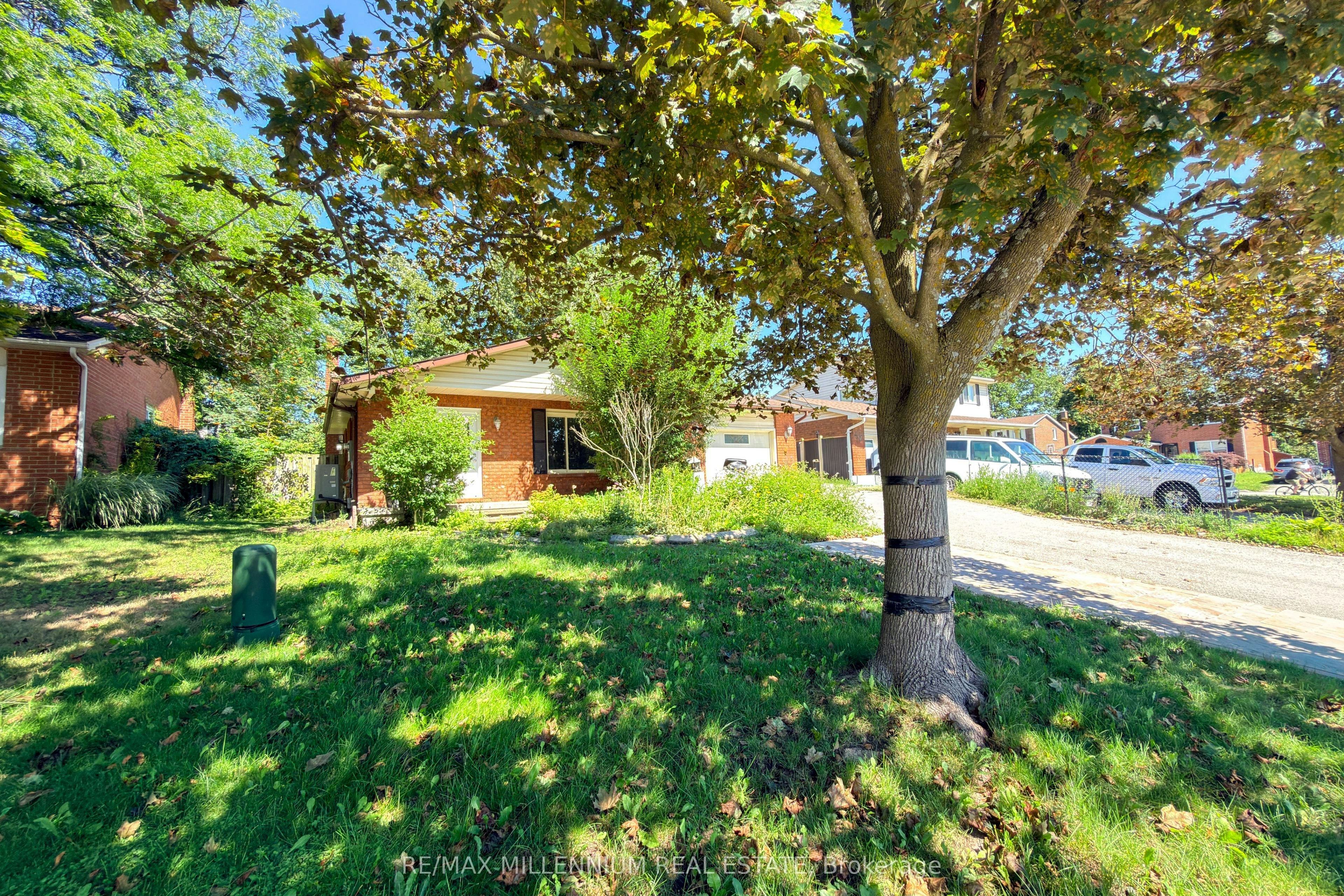 5 Pepler Place, Barrie, ON, L4N 5E3