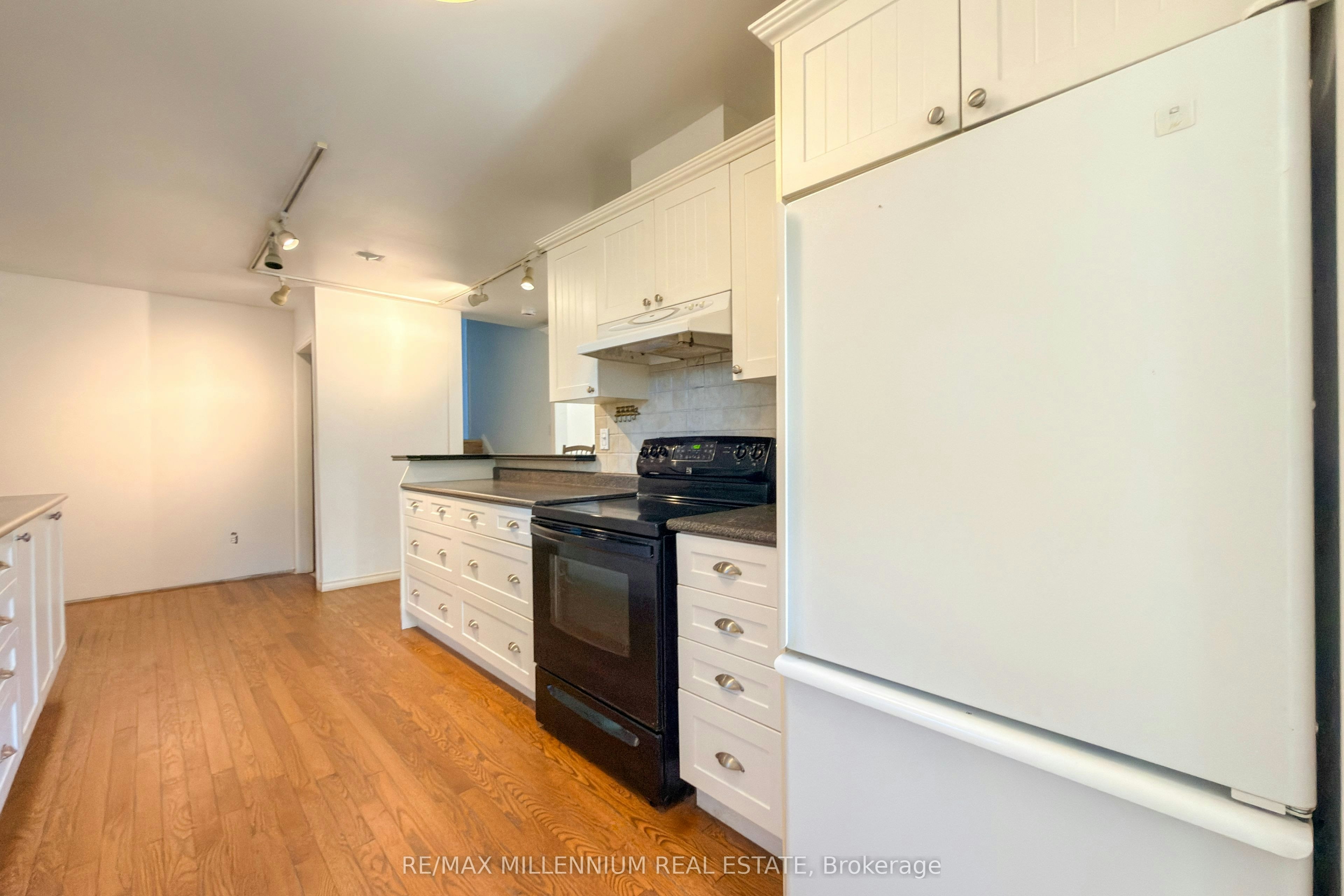 5 Pepler Place, Barrie, ON, L4N 5E3 - 7
