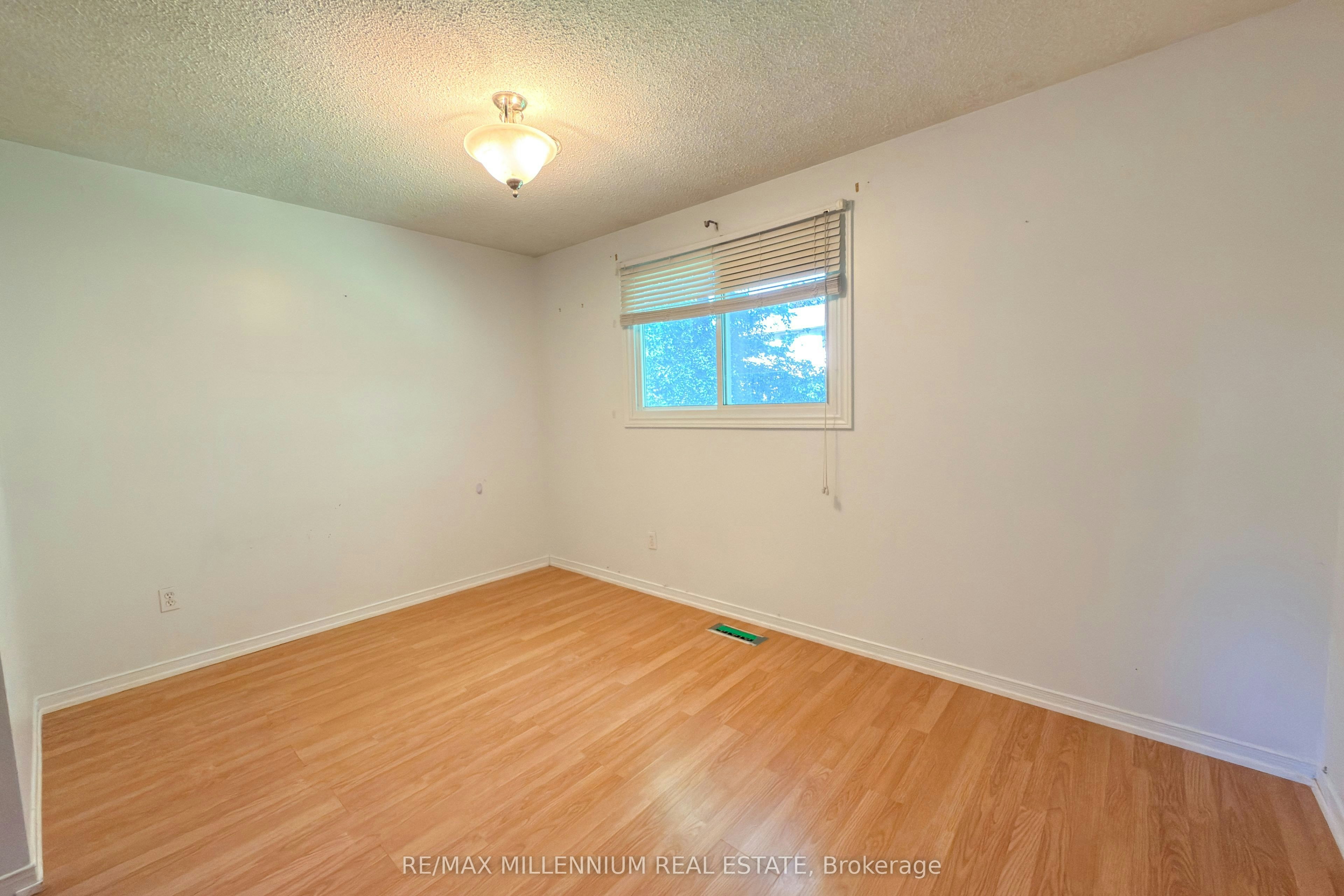5 Pepler Place, Barrie, ON, L4N 5E3 - 16