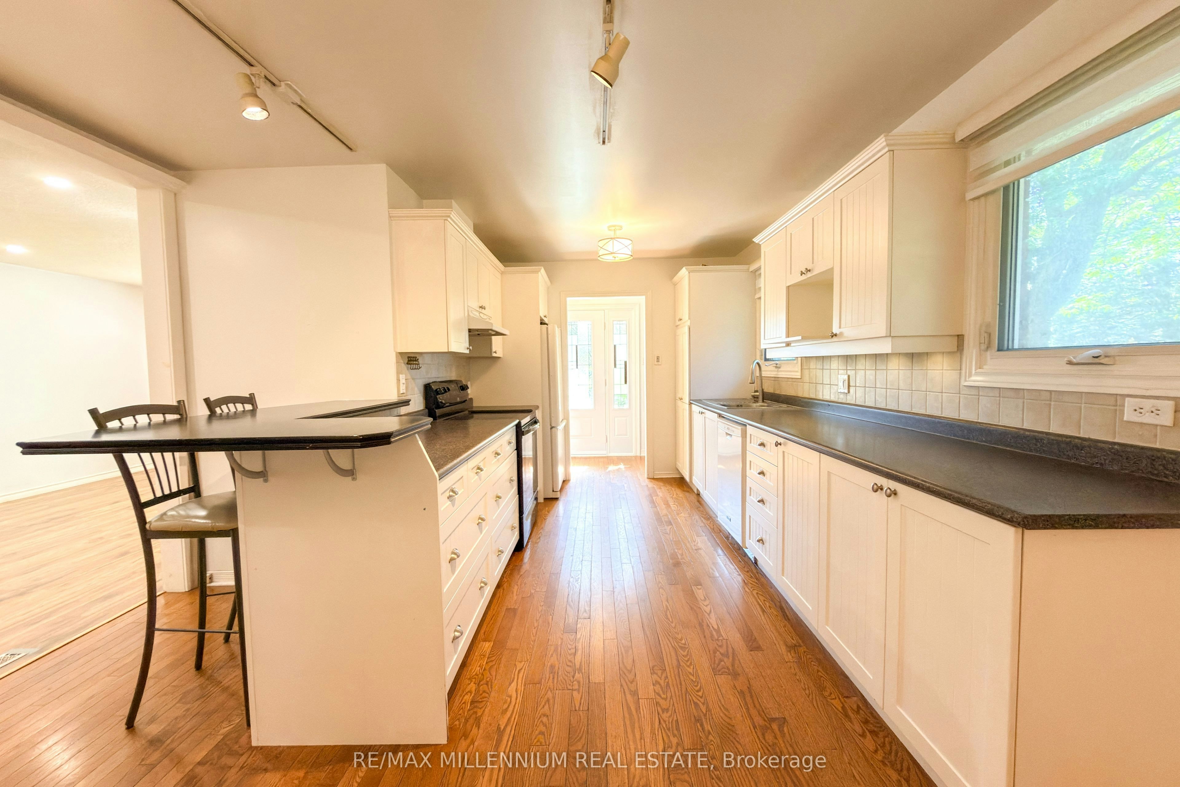 5 Pepler Place, Barrie, ON, L4N 5E3 - 11