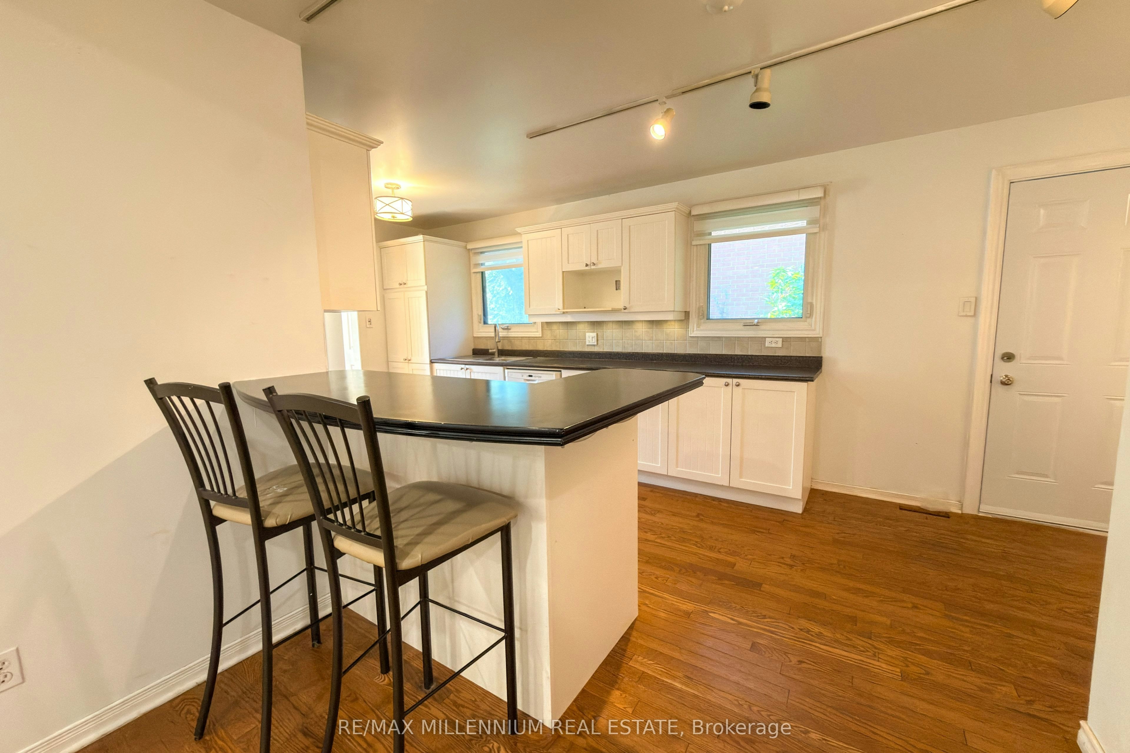 5 Pepler Place, Barrie, ON, L4N 5E3 - 5