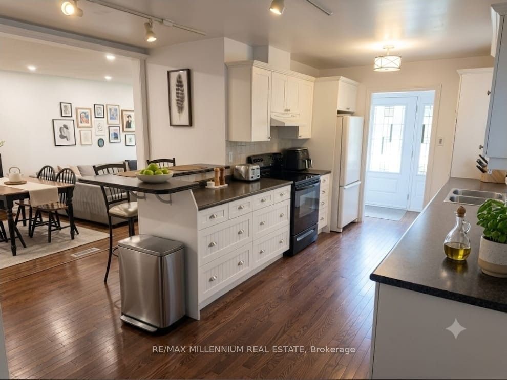 5 Pepler Place, Barrie, ON, L4N 5E3 - 4