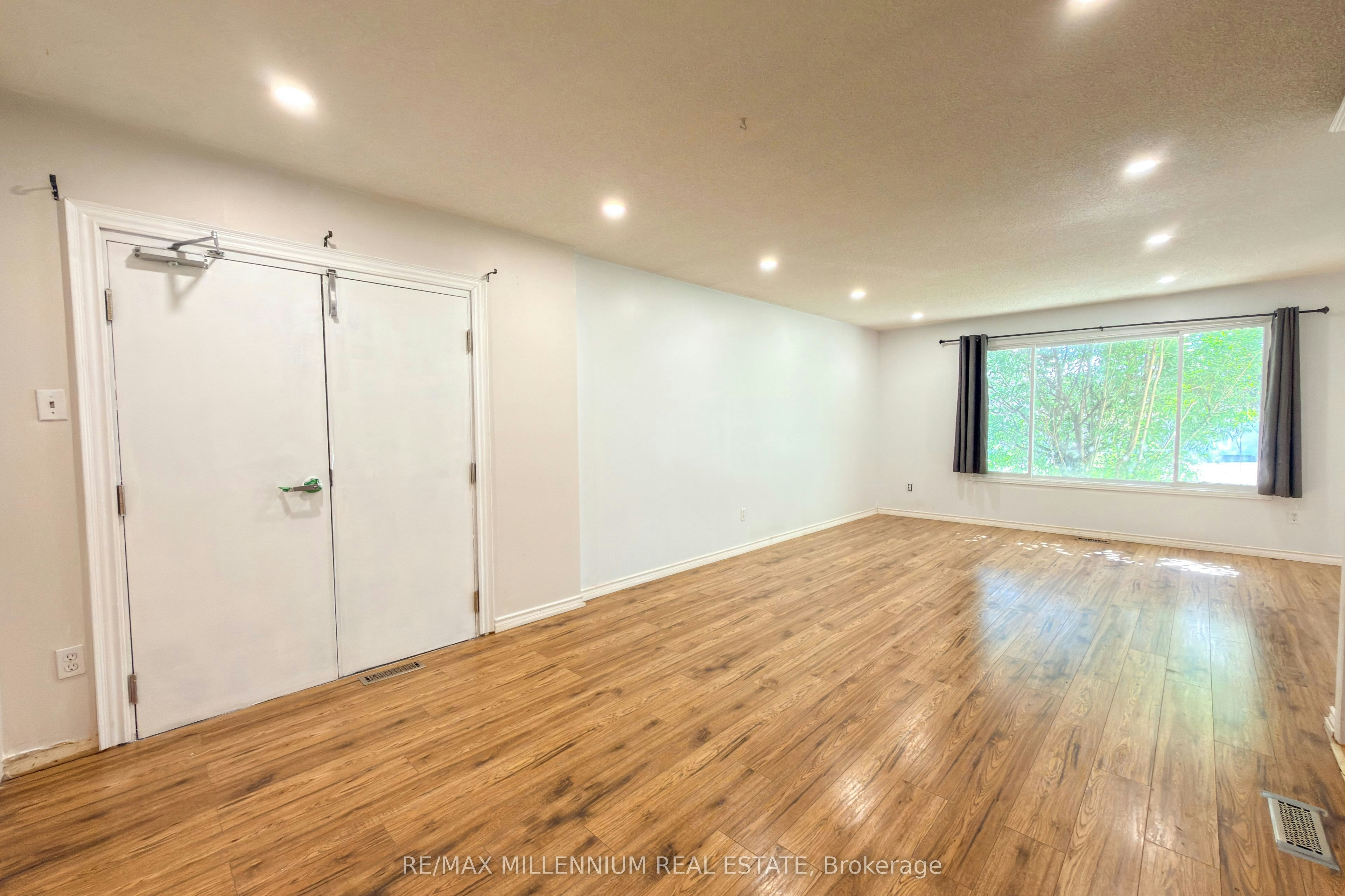5 Pepler Place, Barrie, ON, L4N 5E3 - 9