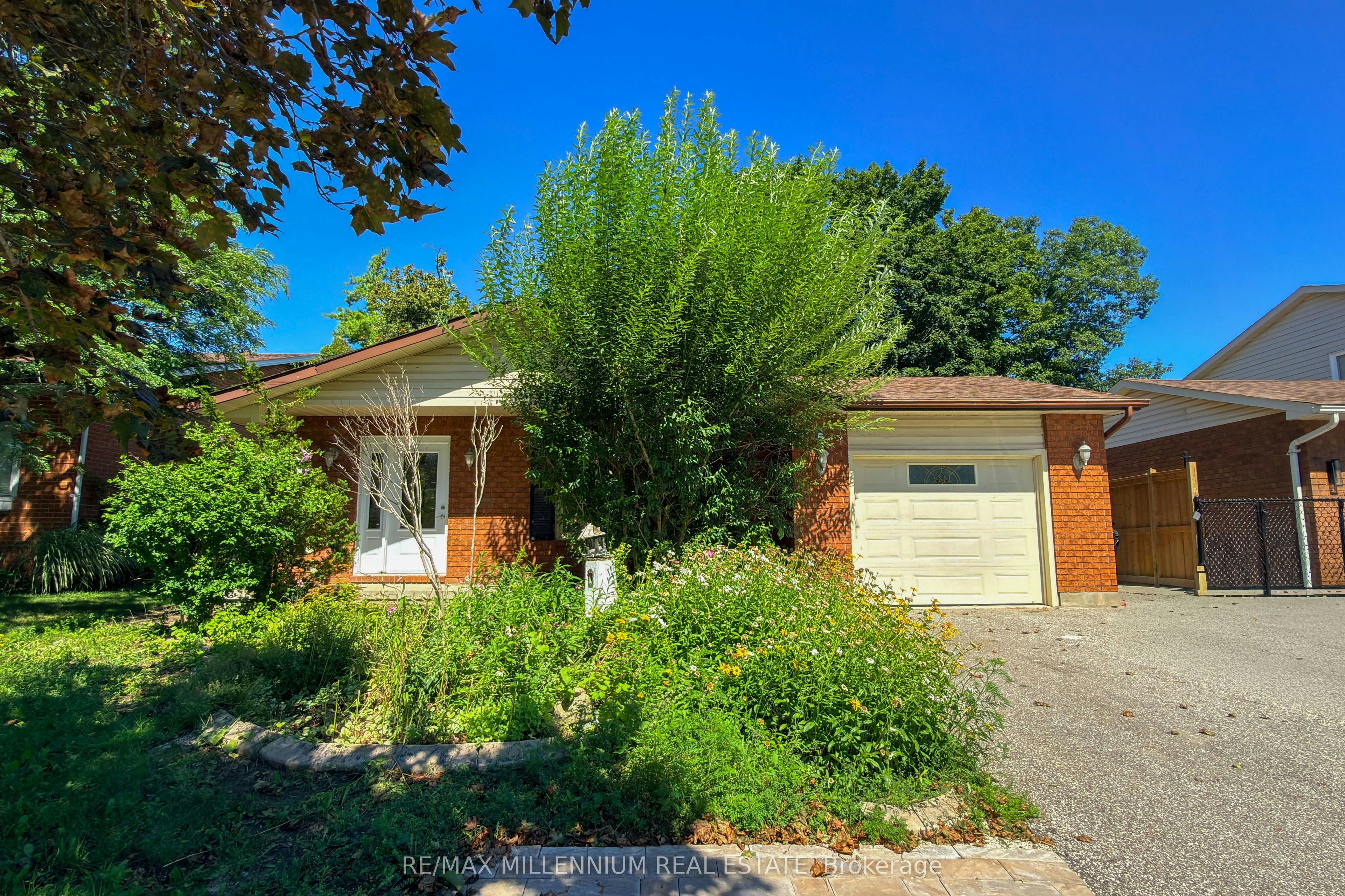 5 Pepler Place, Barrie, ON, L4N 5E3 - 2