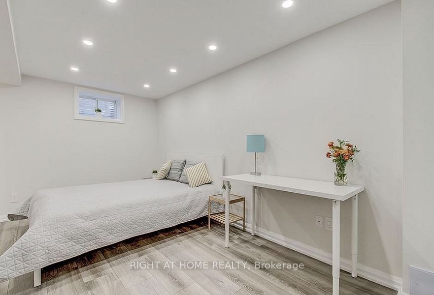 28 Bates Court, Barrie, ON, L4N 8L8 - 28