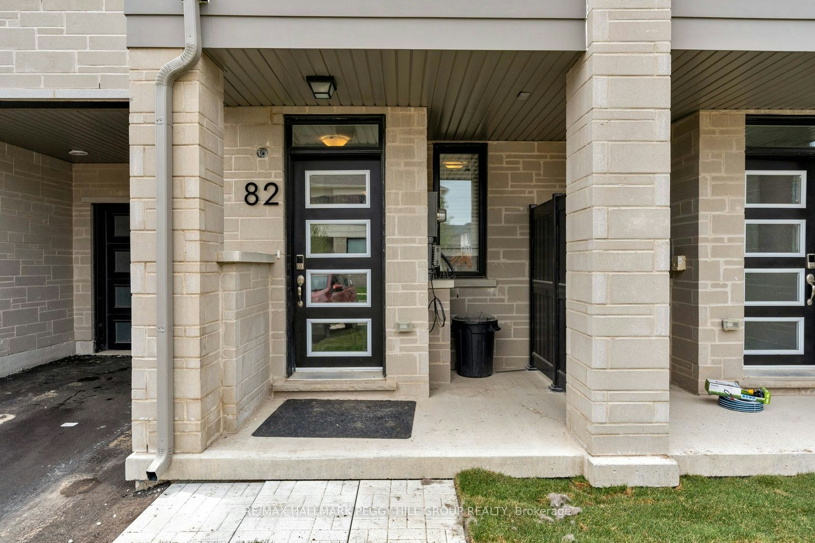 82 Yorkshire Drive, Barrie, ON, L9J 1B5 - 2