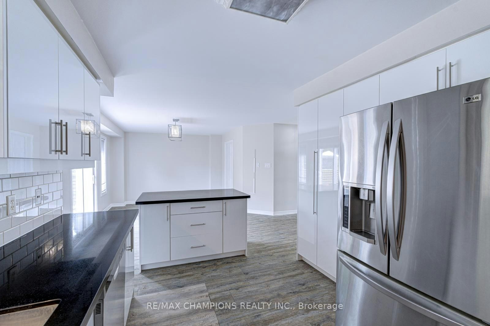 20 Bell Street, Barrie, ON, L4N 0J2 - 28