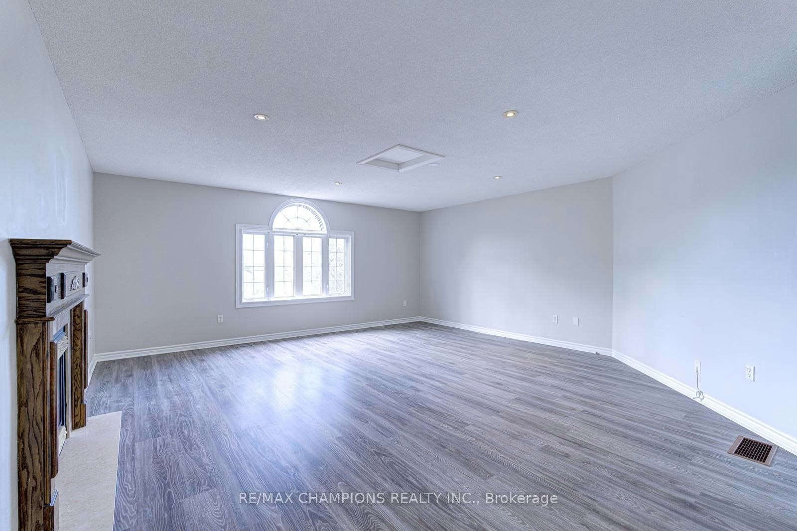 20 Bell Street, Barrie, ON, L4N 0J2 - 30
