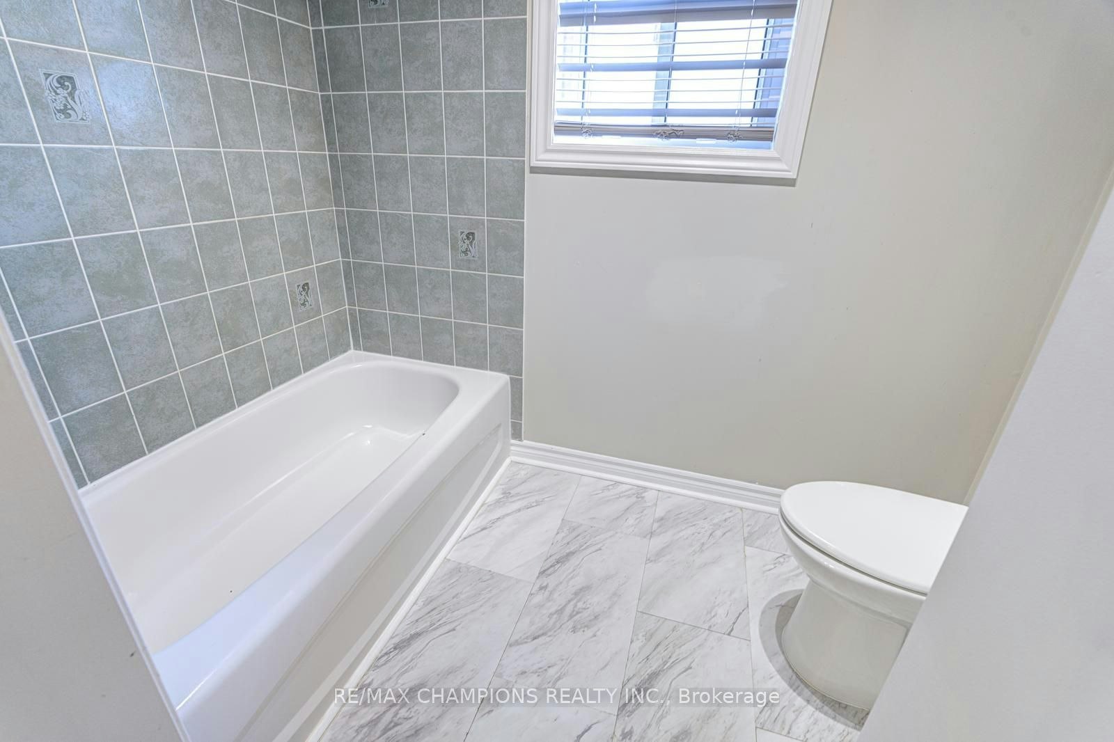 20 Bell Street, Barrie, ON, L4N 0J2 - 34