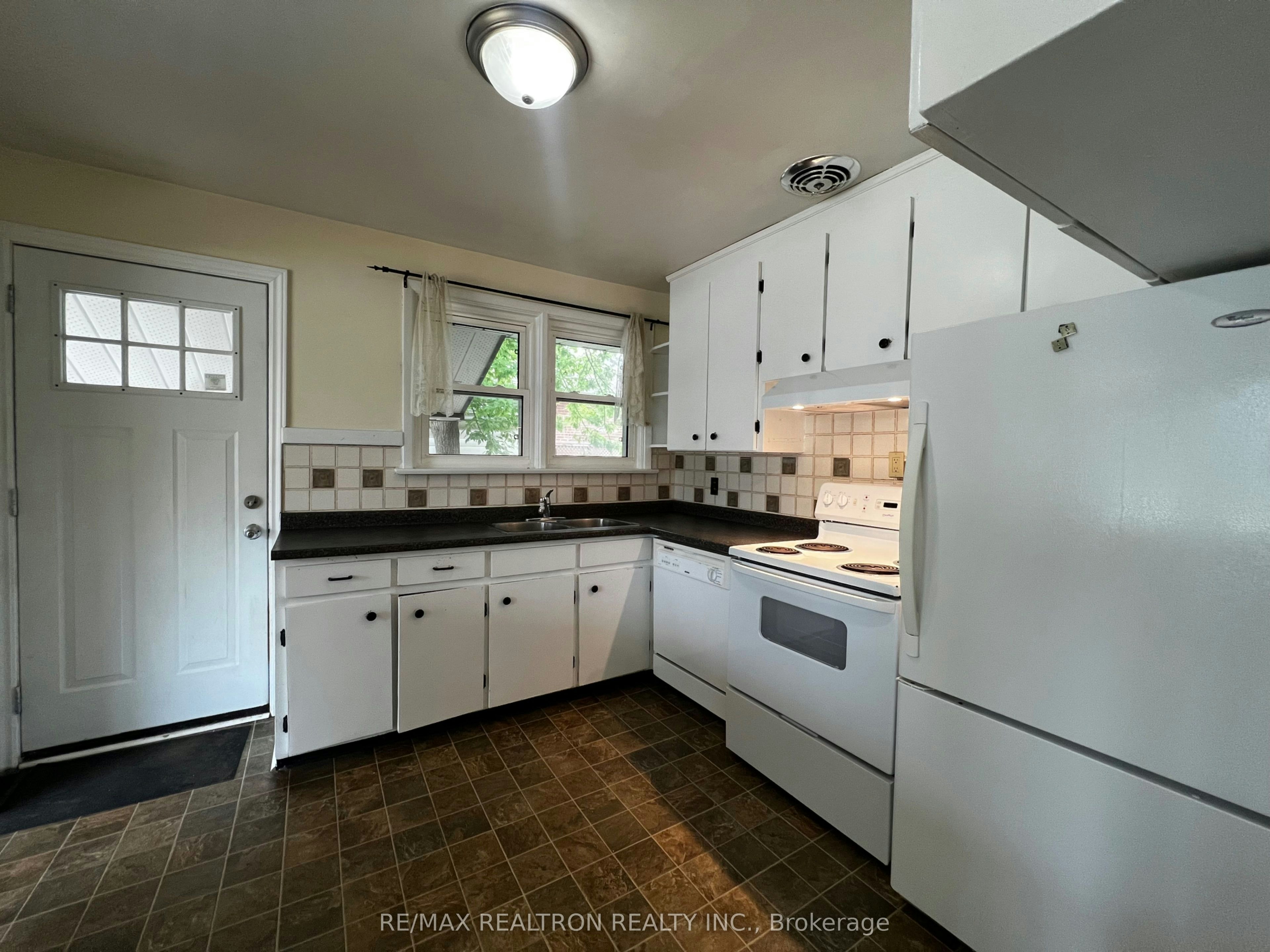 UPPER-244 St Vincent Street, Barrie, ON, L4M 3Z8 - 11