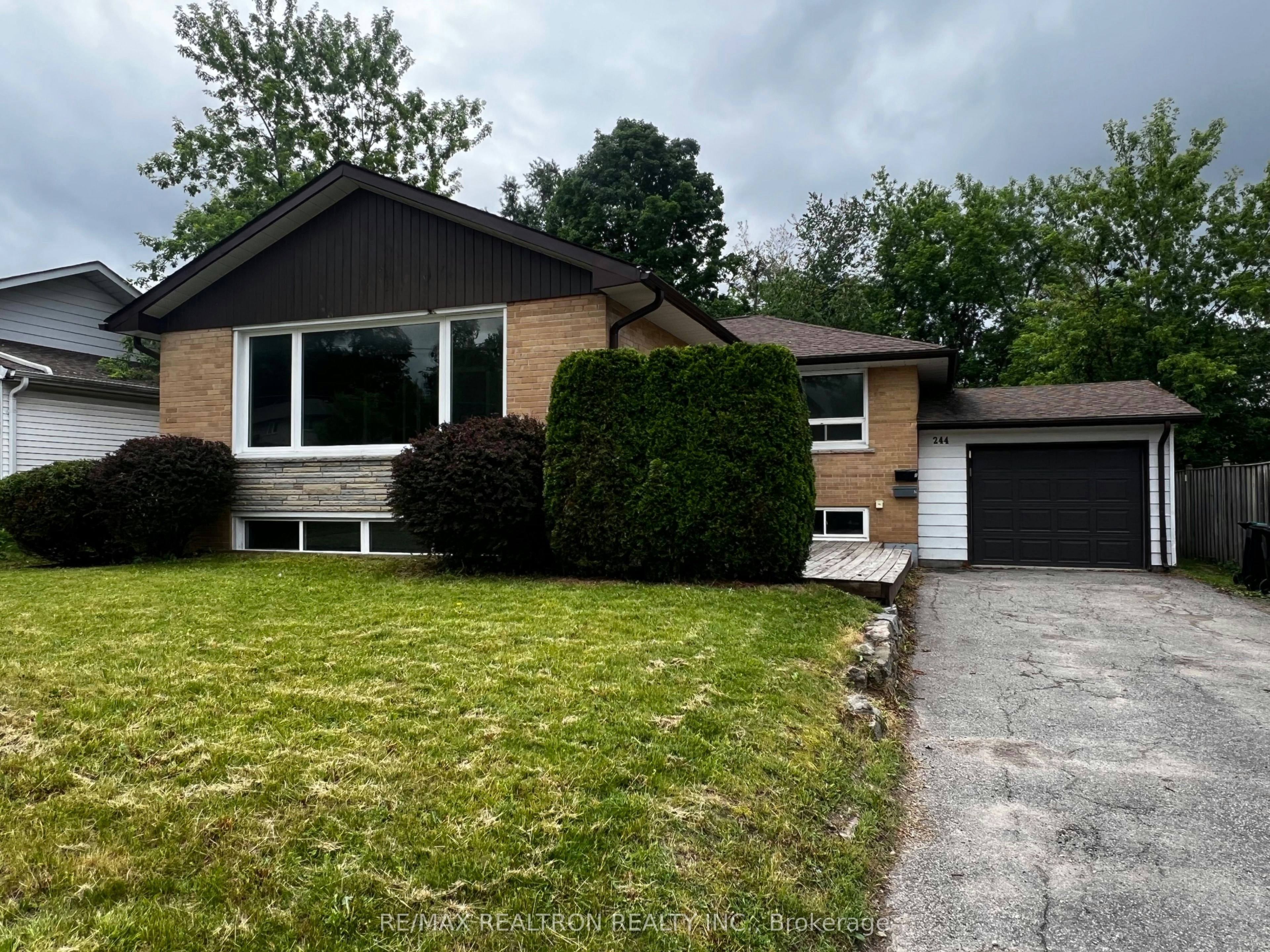 UPPER-244 St Vincent Street, Barrie, ON, L4M 3Z8