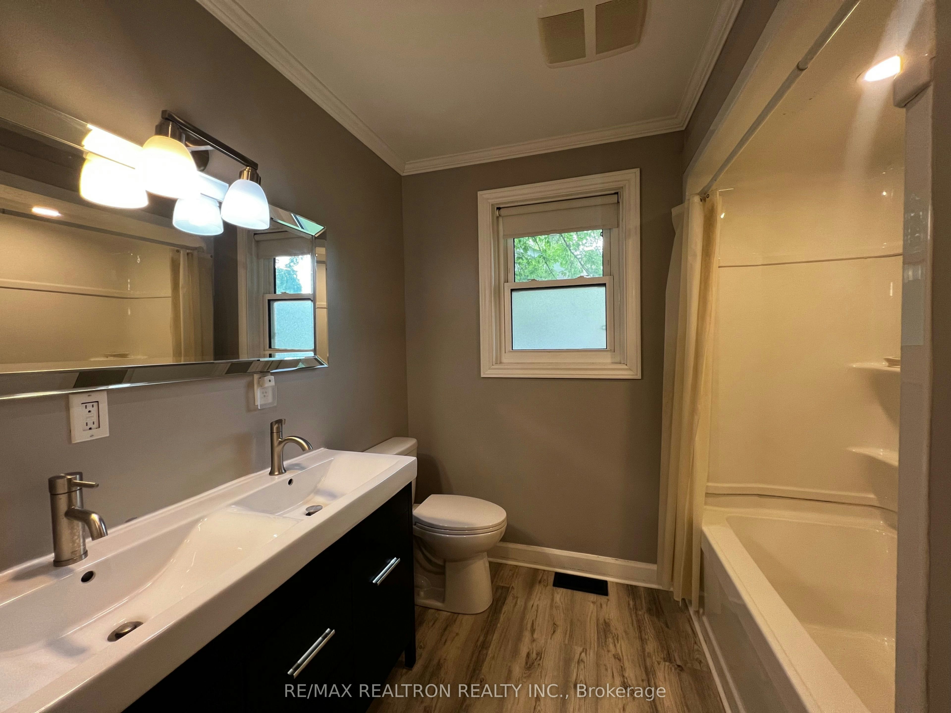 UPPER-244 St Vincent Street, Barrie, ON, L4M 3Z8 - 12
