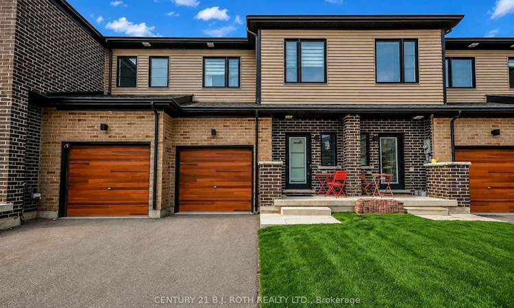 35 Pumpkin Corner Crescent