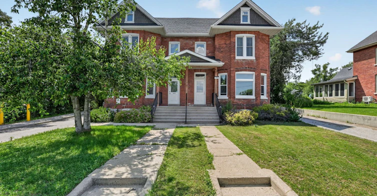 204-170 Bradford Street, Barrie, ON, L4N 3B5
