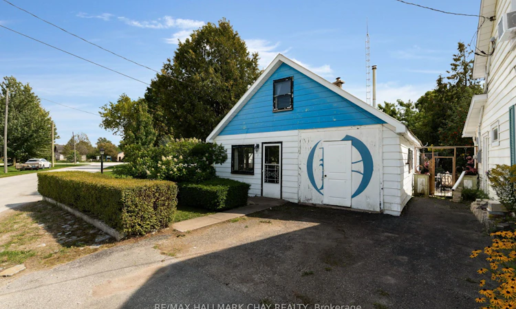7 Caroline Street E