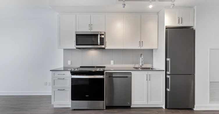 403-681 Yonge Street, Barrie, ON, L9J 0K1 - 4