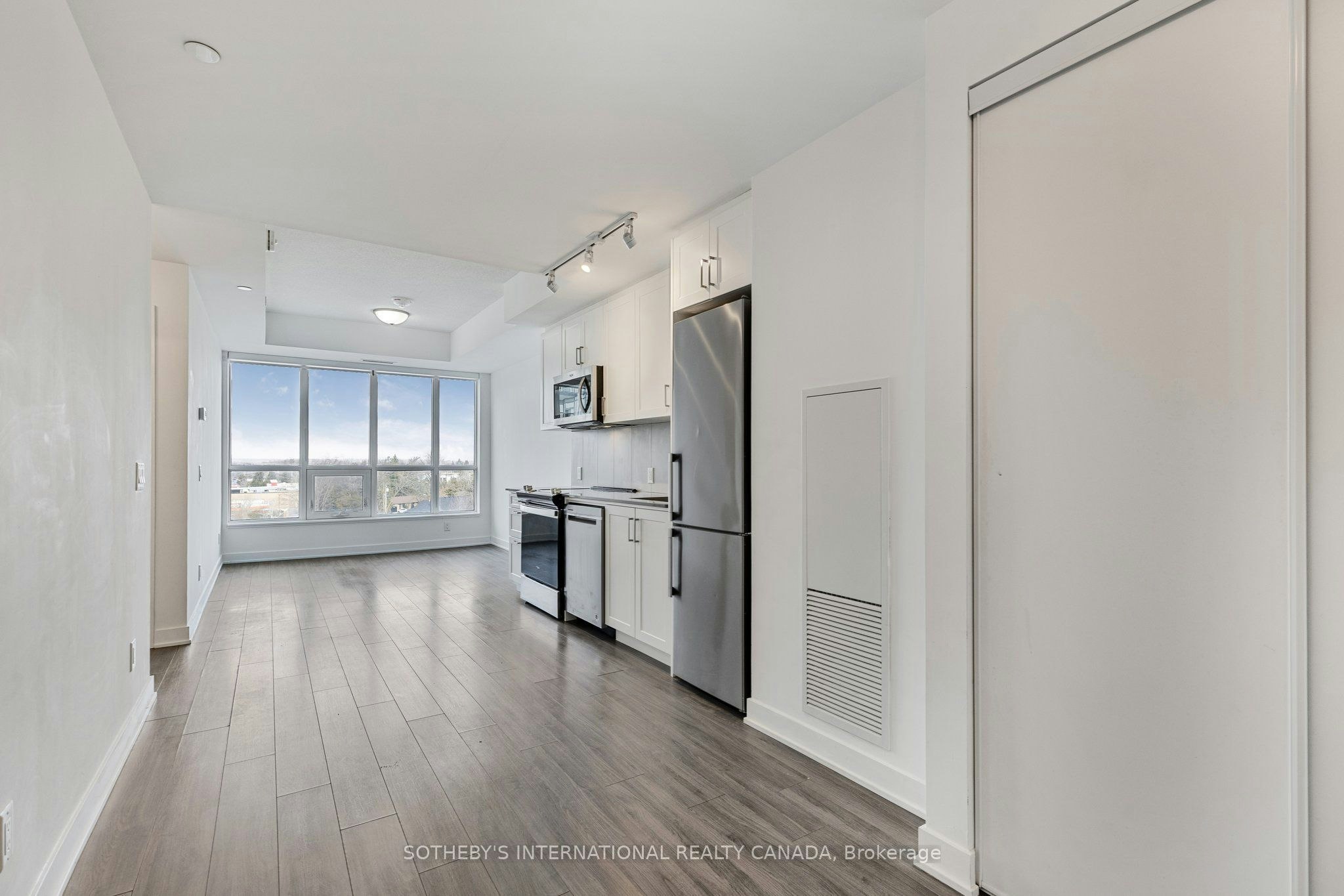 403-681 Yonge Street, Barrie, ON, L9J 0K1 - 3