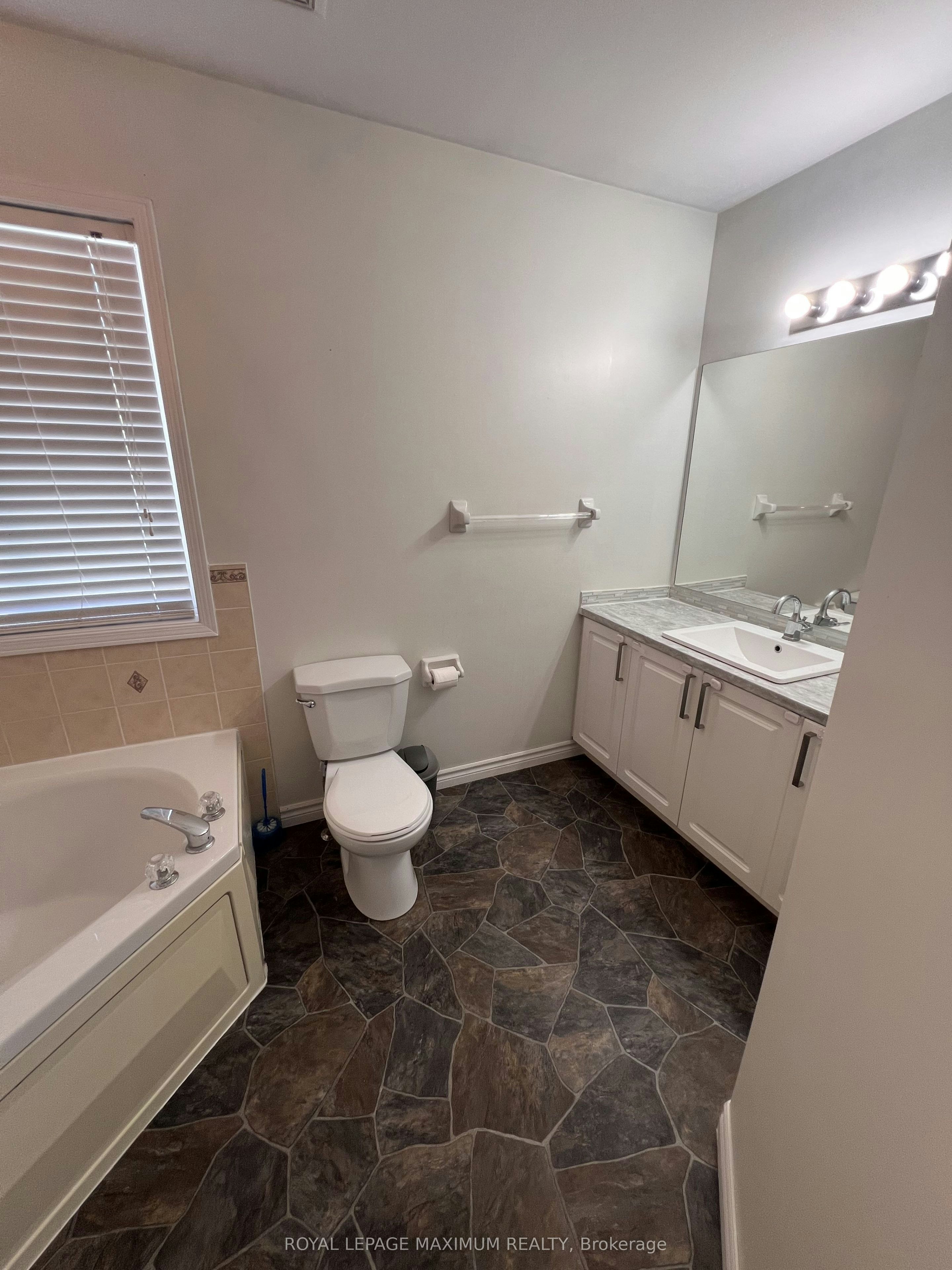 Main-82 Ambler Bay N/A, Barrie, ON, L4M 7A6 - 11