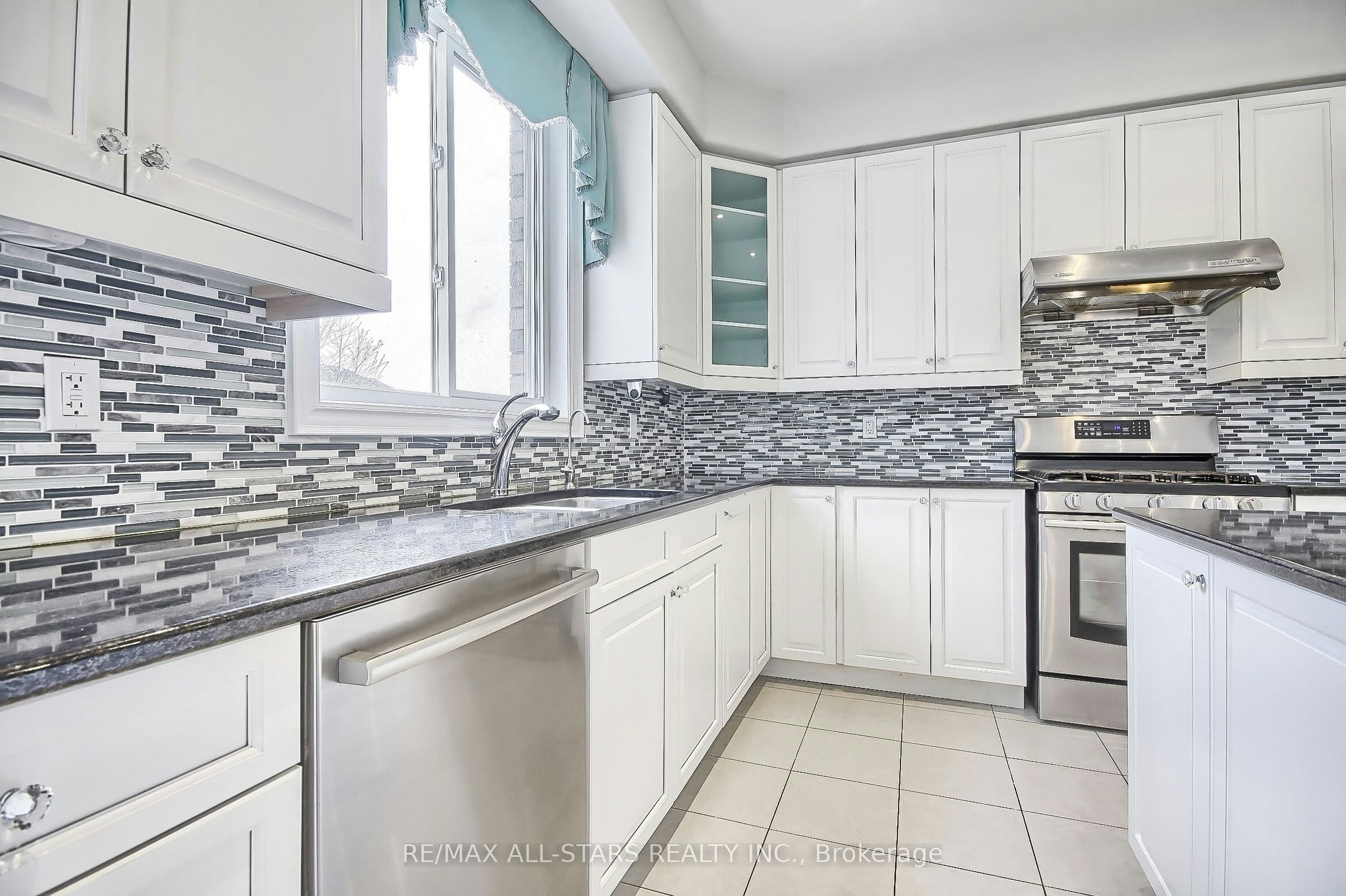 78 Jewel House Lane, Barrie, ON, L4N 5X1 - 8