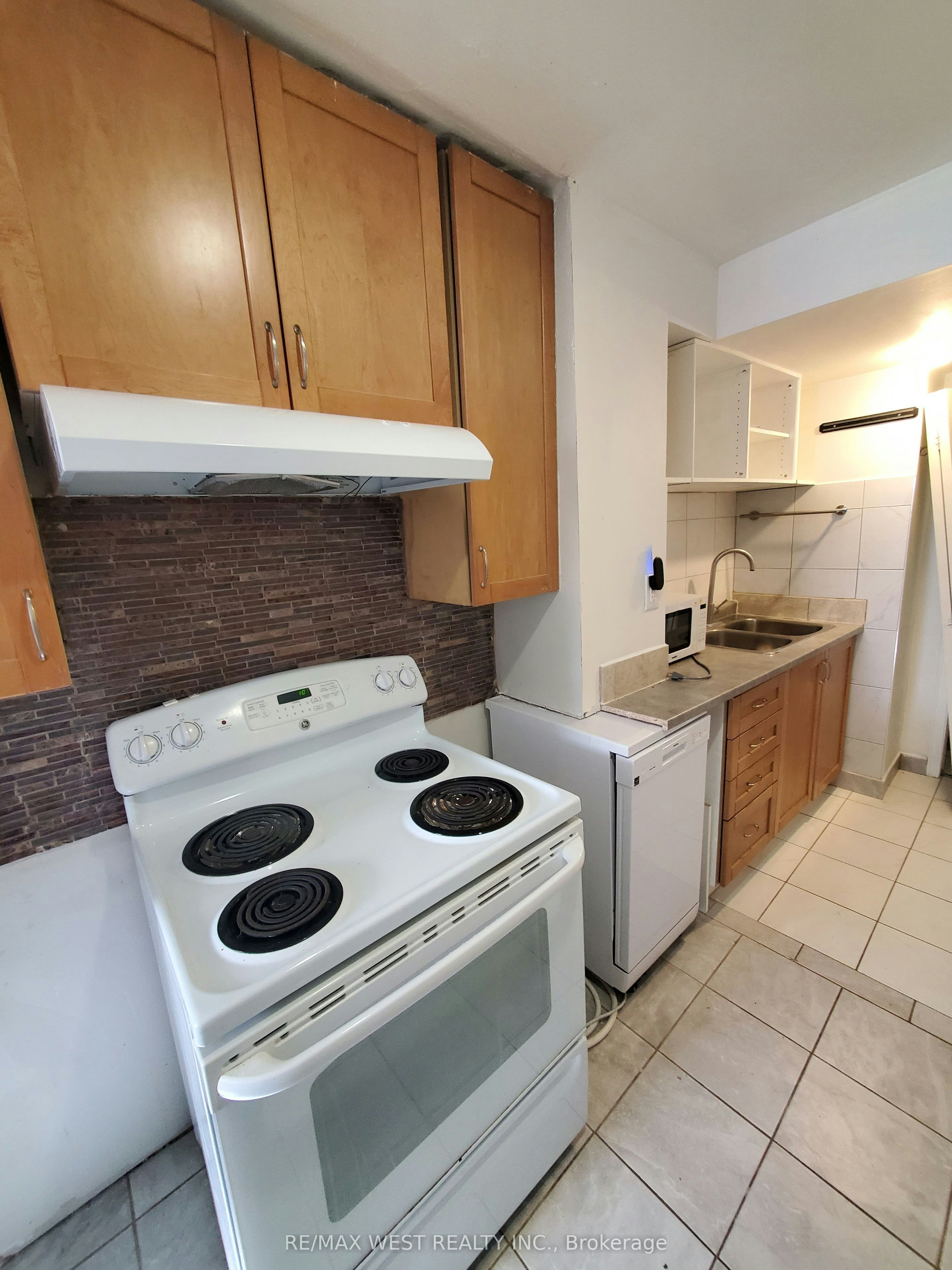 3-369 Georgian Drive, Barrie, ON, L4M 7A2 - 4