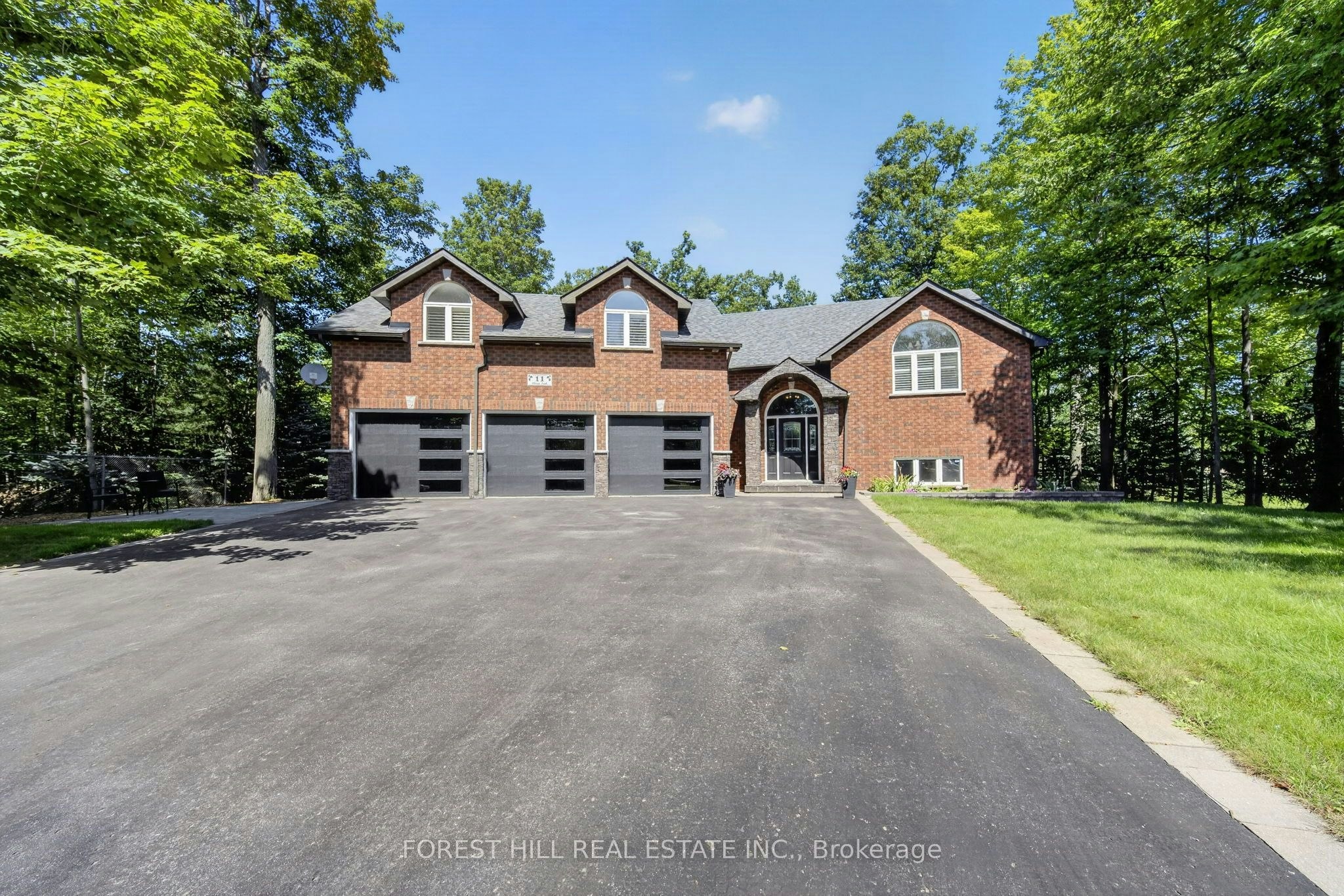 11 Alpine Trail, Springwater, ON, L9X 0H4