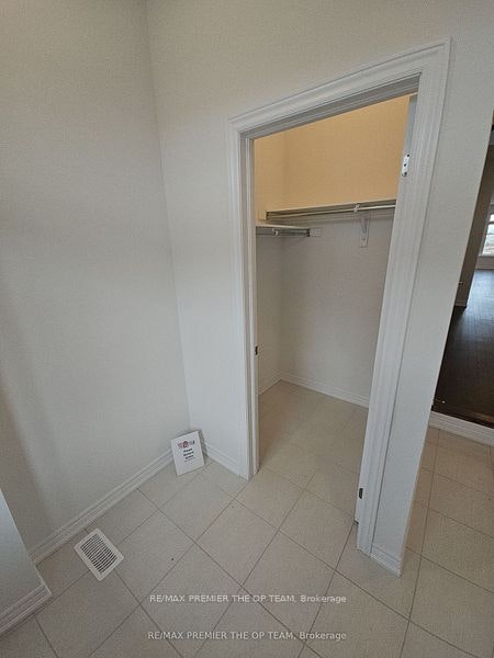 5 Abbey Crescent, Barrie, ON, L9J 0B7 - 5