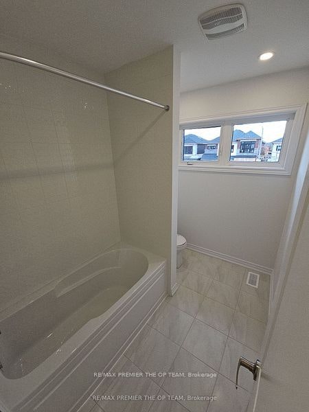 5 Abbey Crescent, Barrie, ON, L9J 0B7 - 9