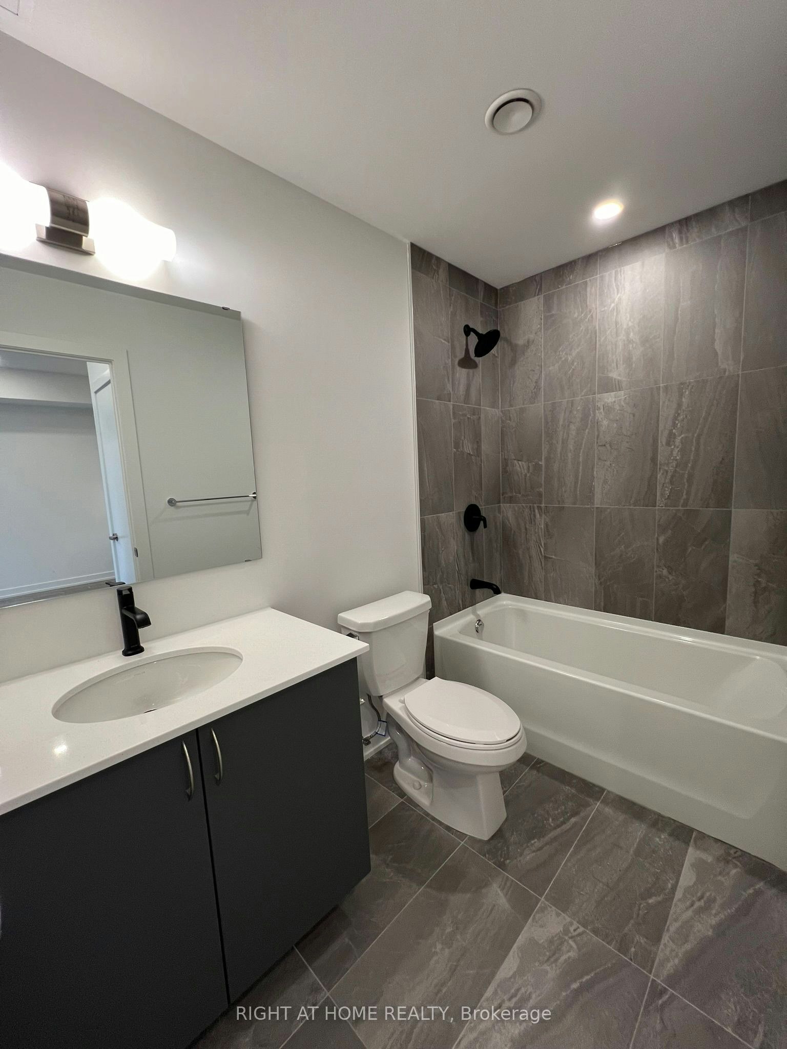 1211-56 Lakeside Terrace, Barrie, ON, L4M 7B9 - 7