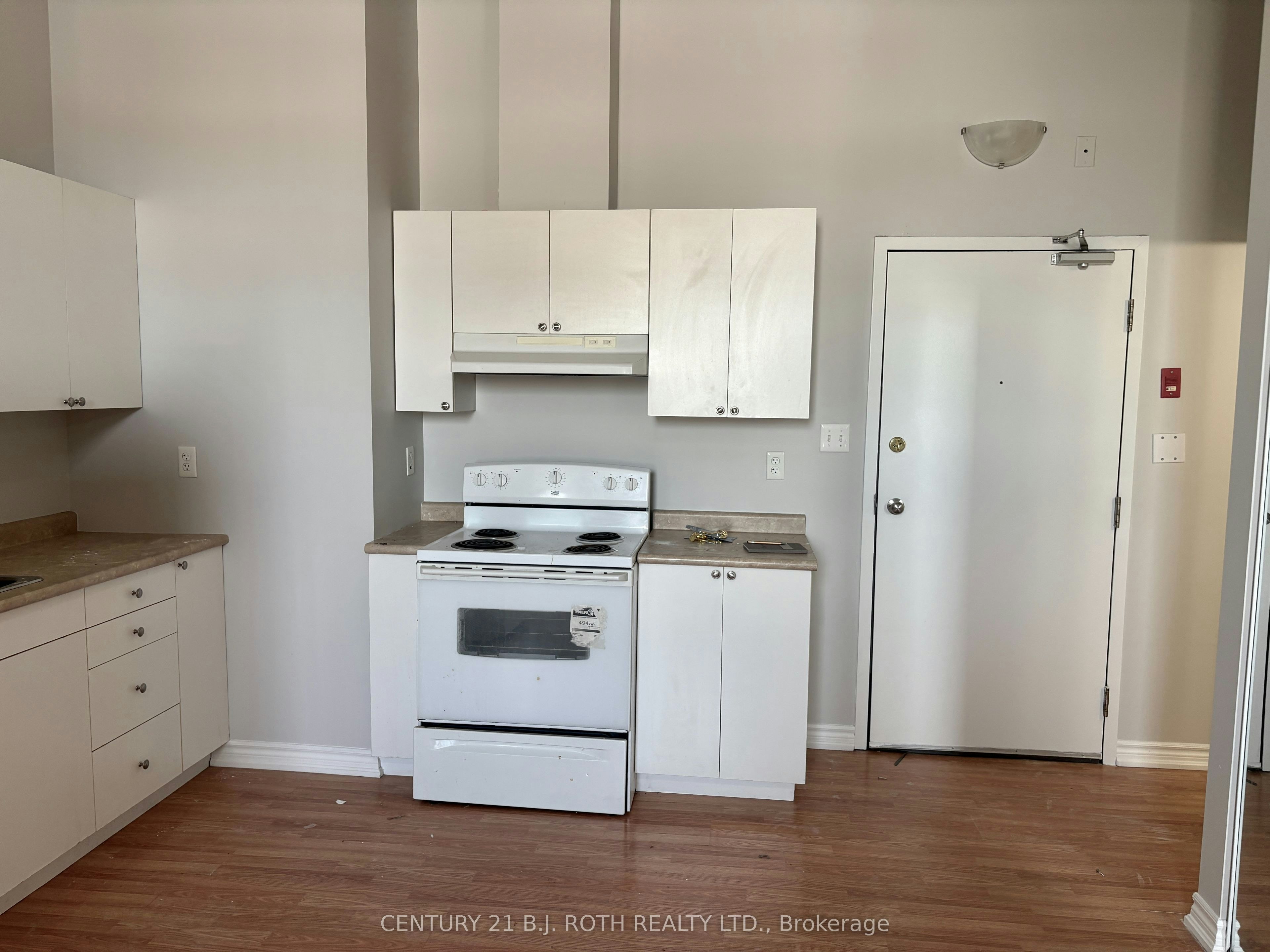 302-19 Dunlop Street W, Barrie, ON, L4N 1A1 - 3