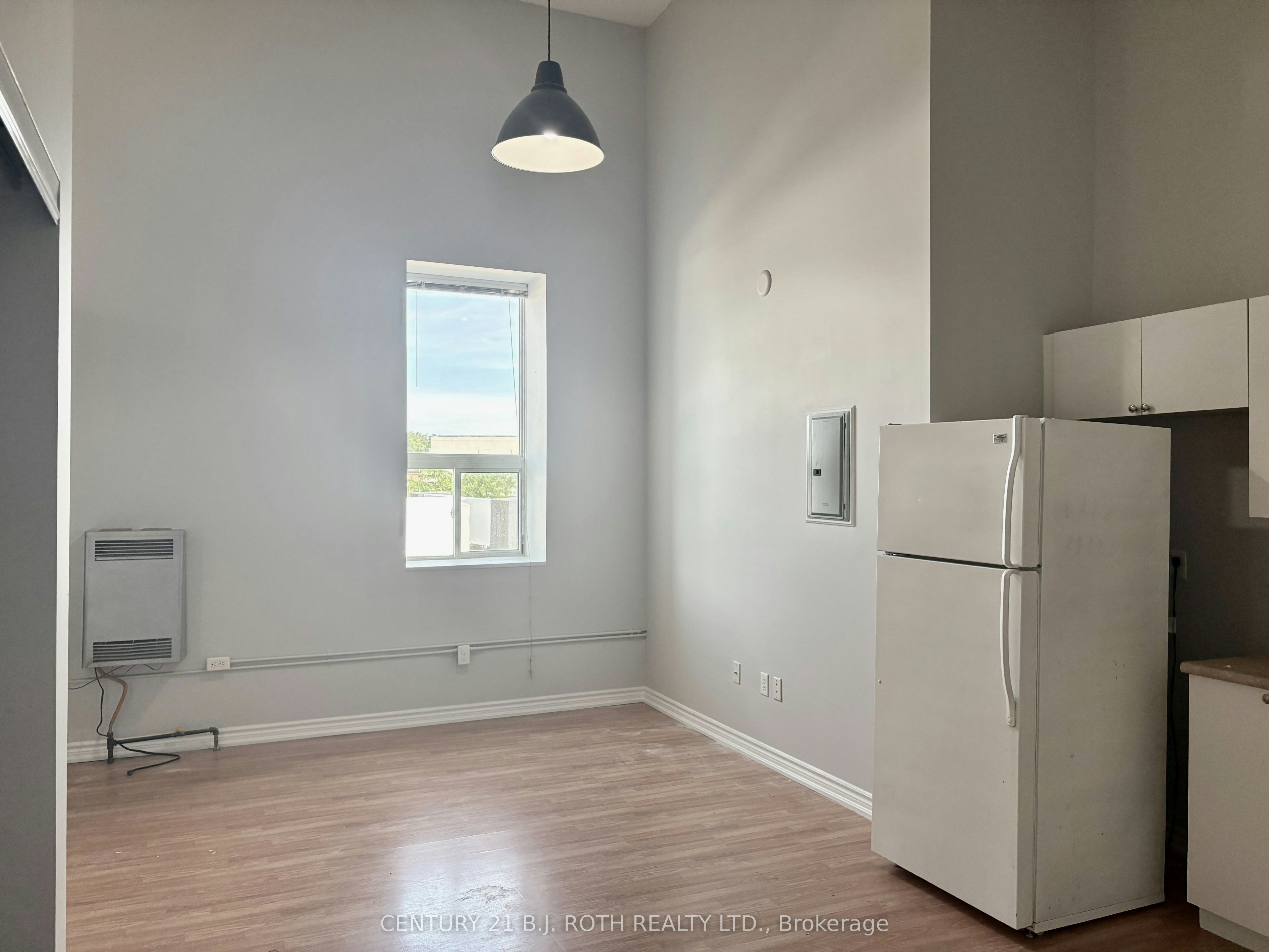 302-19 Dunlop Street W, Barrie, ON, L4N 1A1 - 6