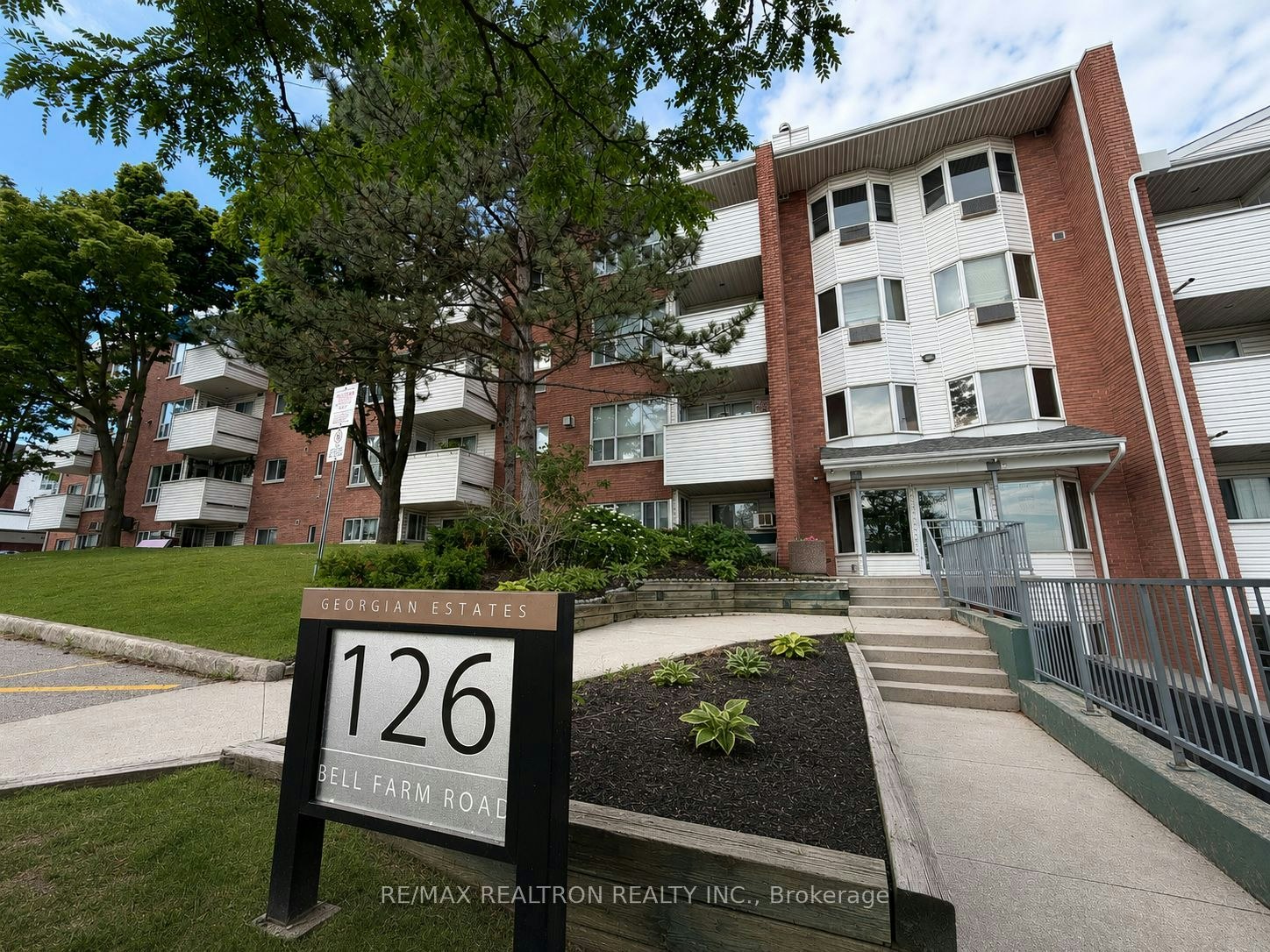 303-126 Bell Farm Road, Barrie, ON, L4M 6J3
