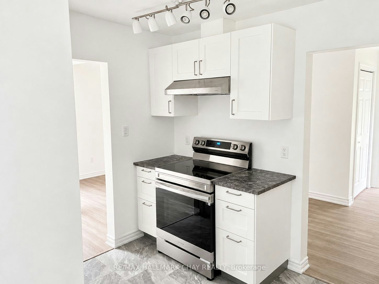 193 St Vincent Street, Barrie, ON, L4M 3Z5 - 8