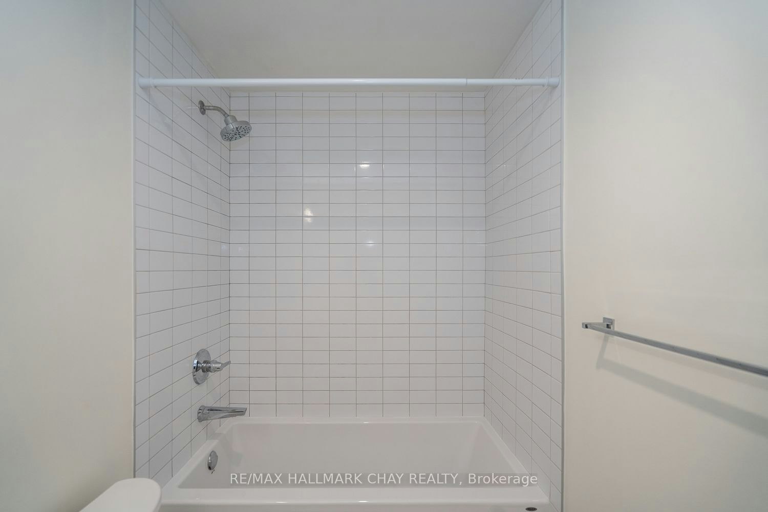 203-121 Mary Street, Clearview, ON, L0M 1G0 - 17