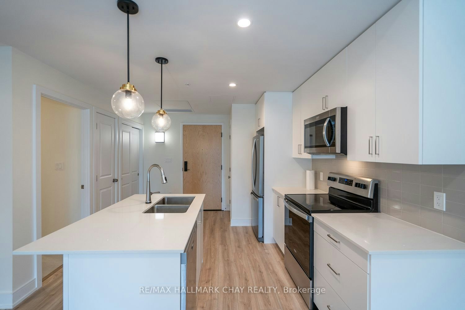 203-121 Mary Street, Clearview, ON, L0M 1G0 - 12