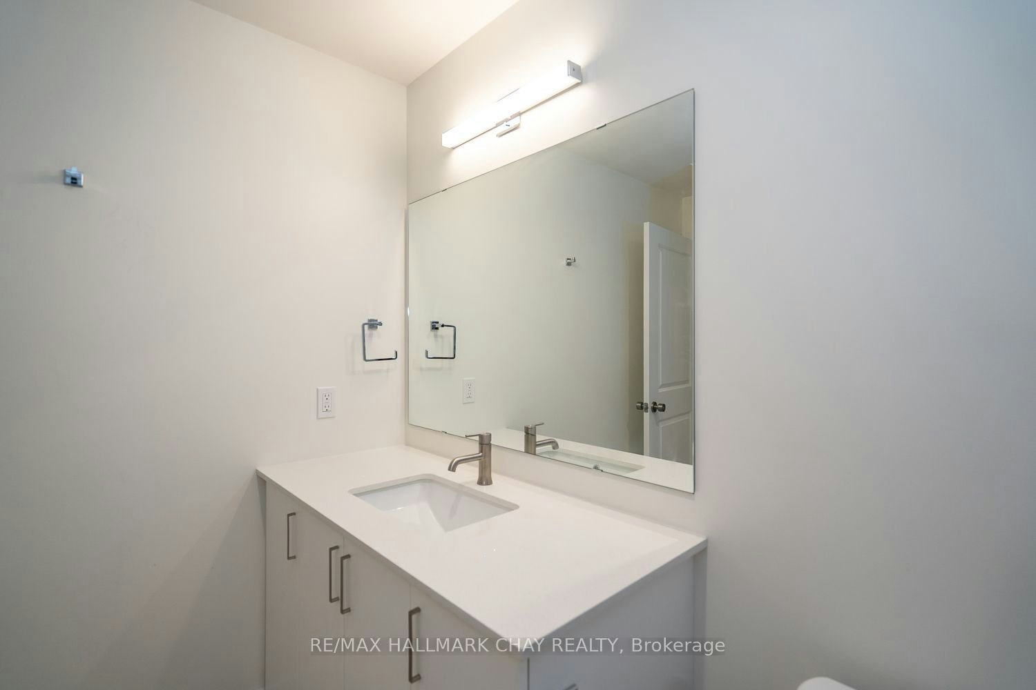 203-121 Mary Street, Clearview, ON, L0M 1G0 - 18