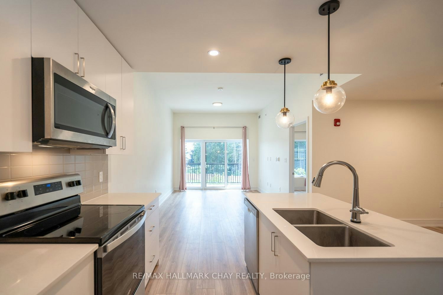 203-121 Mary Street, Clearview, ON, L0M 1G0 - 11