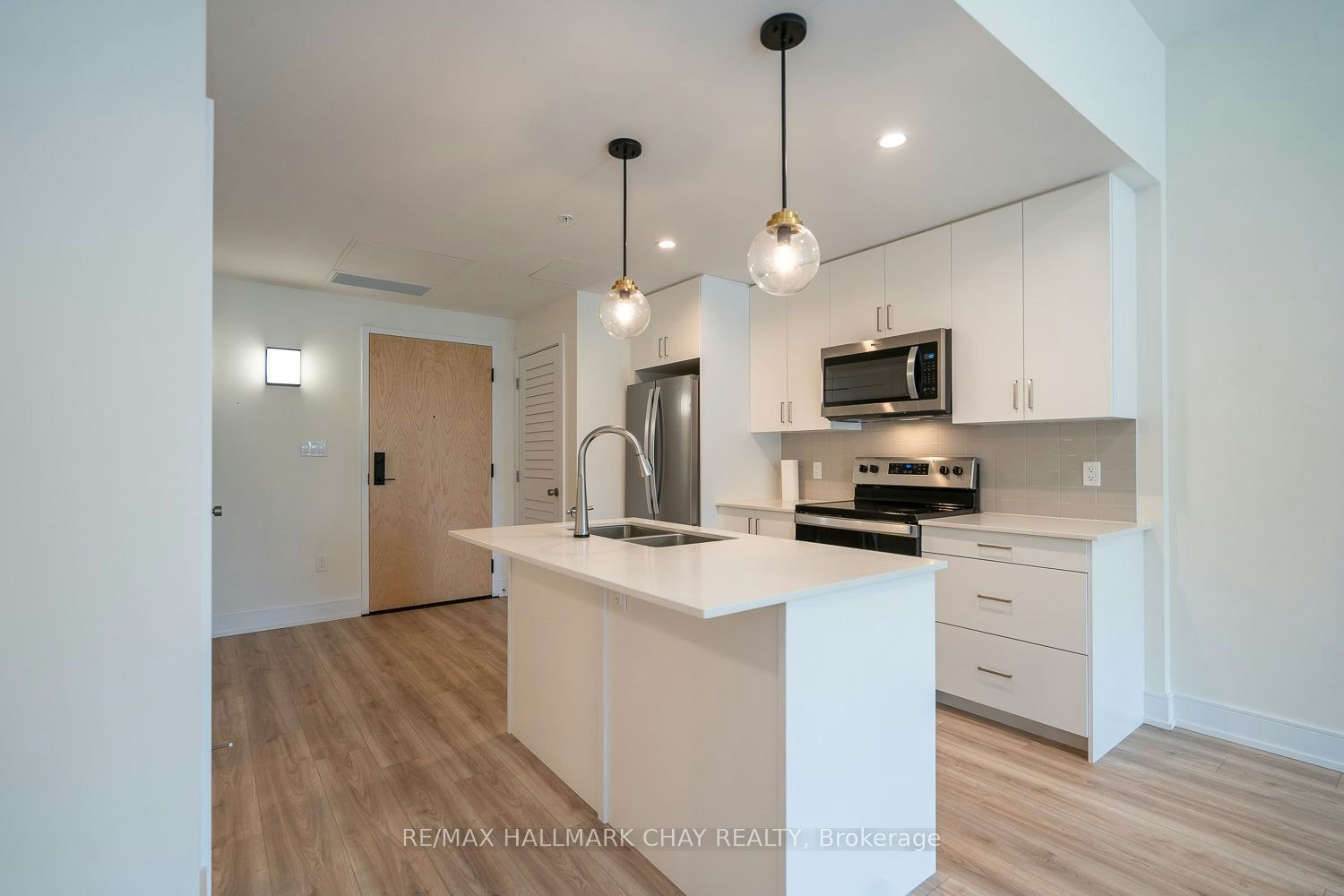 203-121 Mary Street, Clearview, ON, L0M 1G0 - 4
