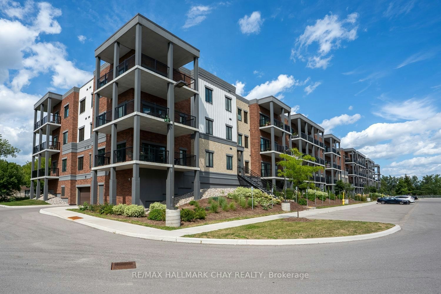 203-121 Mary Street, Clearview, ON, L0M 1G0 - 2