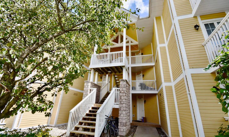 2494/2495-90 Highland Drive