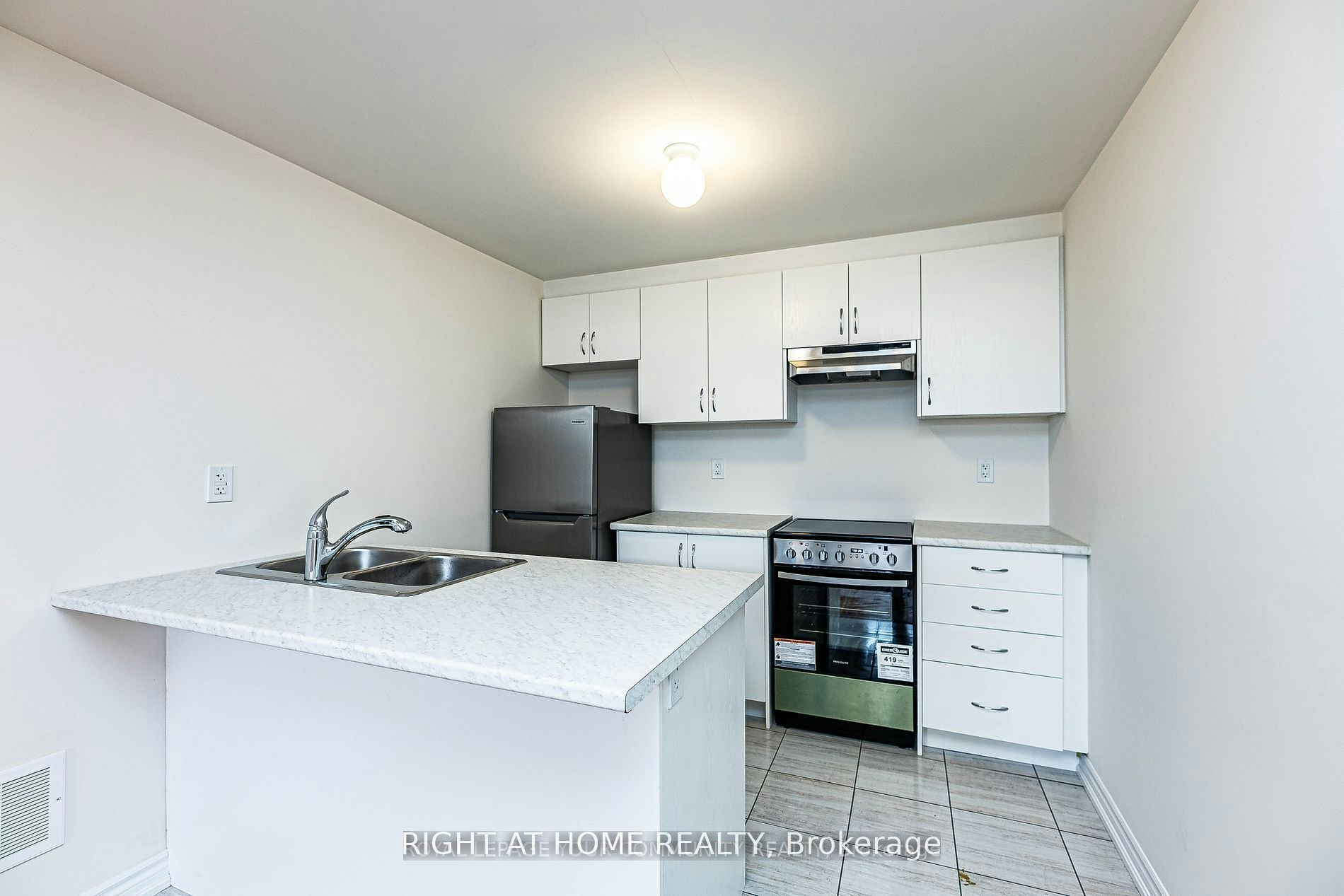 Basement-27 Lincoln Drive, Barrie, ON, L9J 0L8 - 4