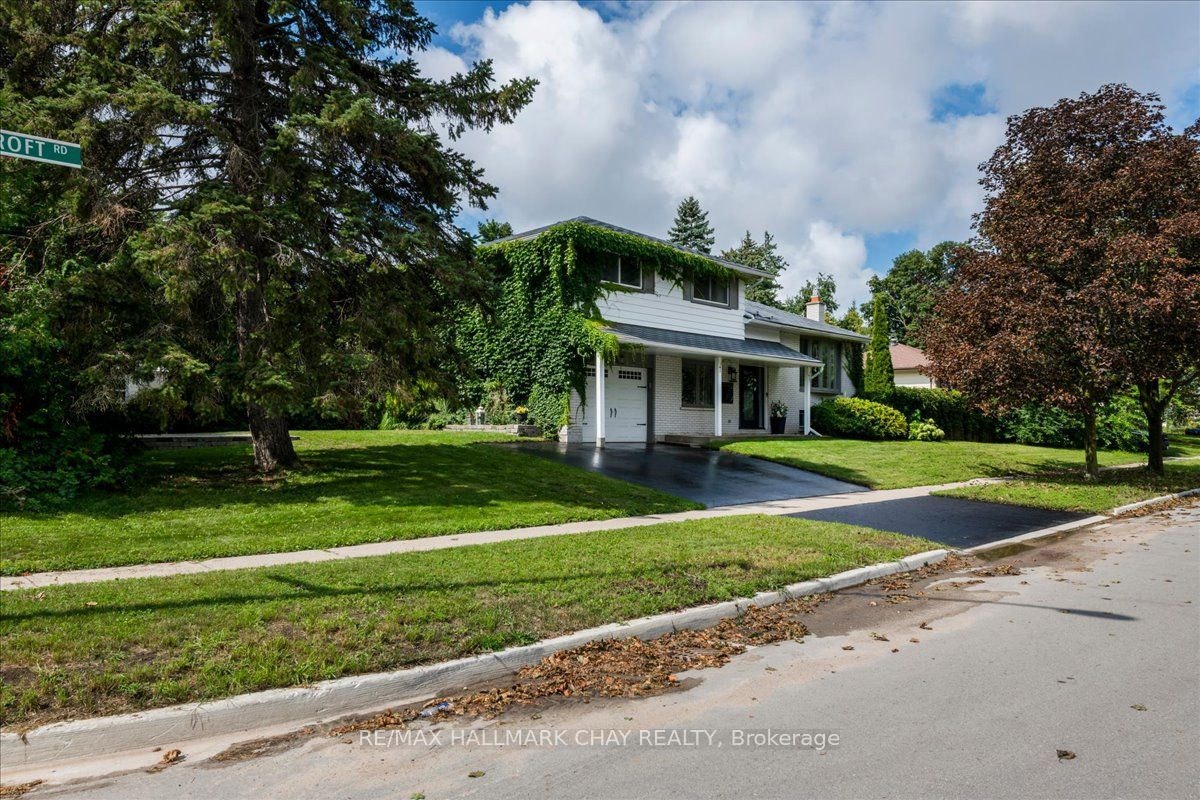 19 Highcroft Road, Barrie, ON, L4N 2X3
