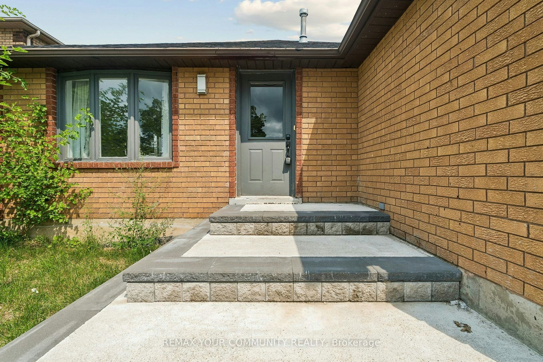 Main Floor-84 Irwin Drive, Barrie, ON, L4N 7A8 - 2