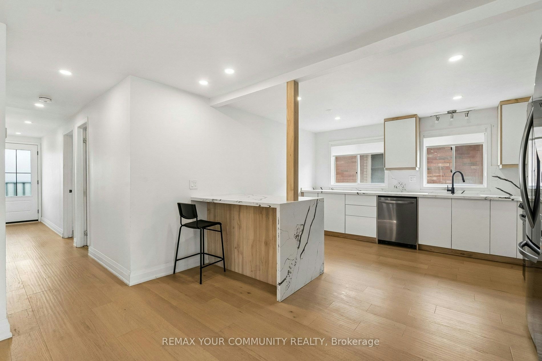 Main Floor-84 Irwin Drive, Barrie, ON, L4N 7A8 - 3