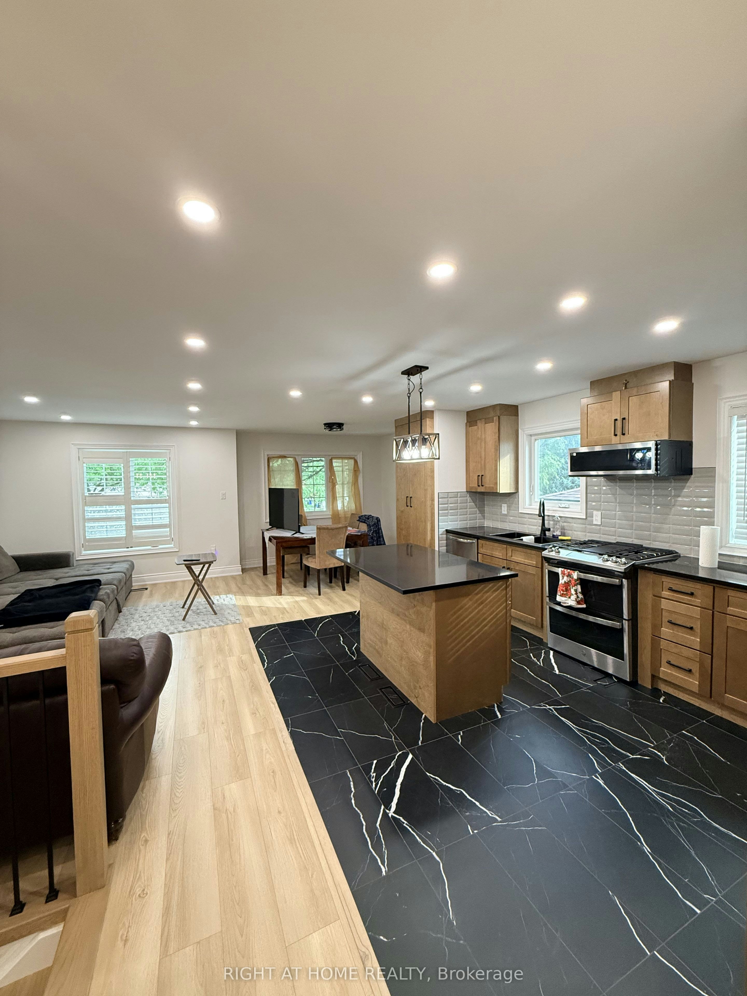Main-73 Barre Drive, Barrie, ON, L4N 7P1