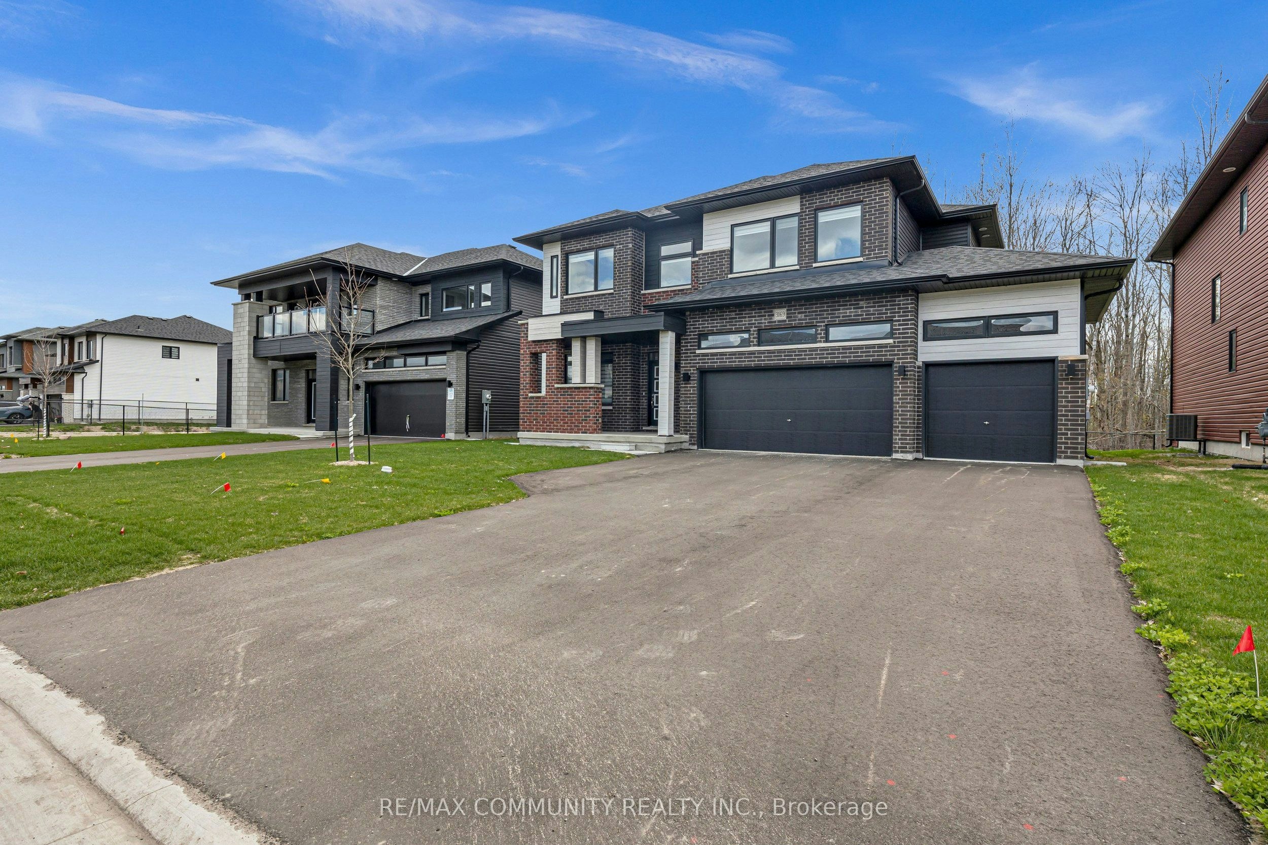 3169 Searidge Street, Severn, ON, L3V 0Y4 - 2