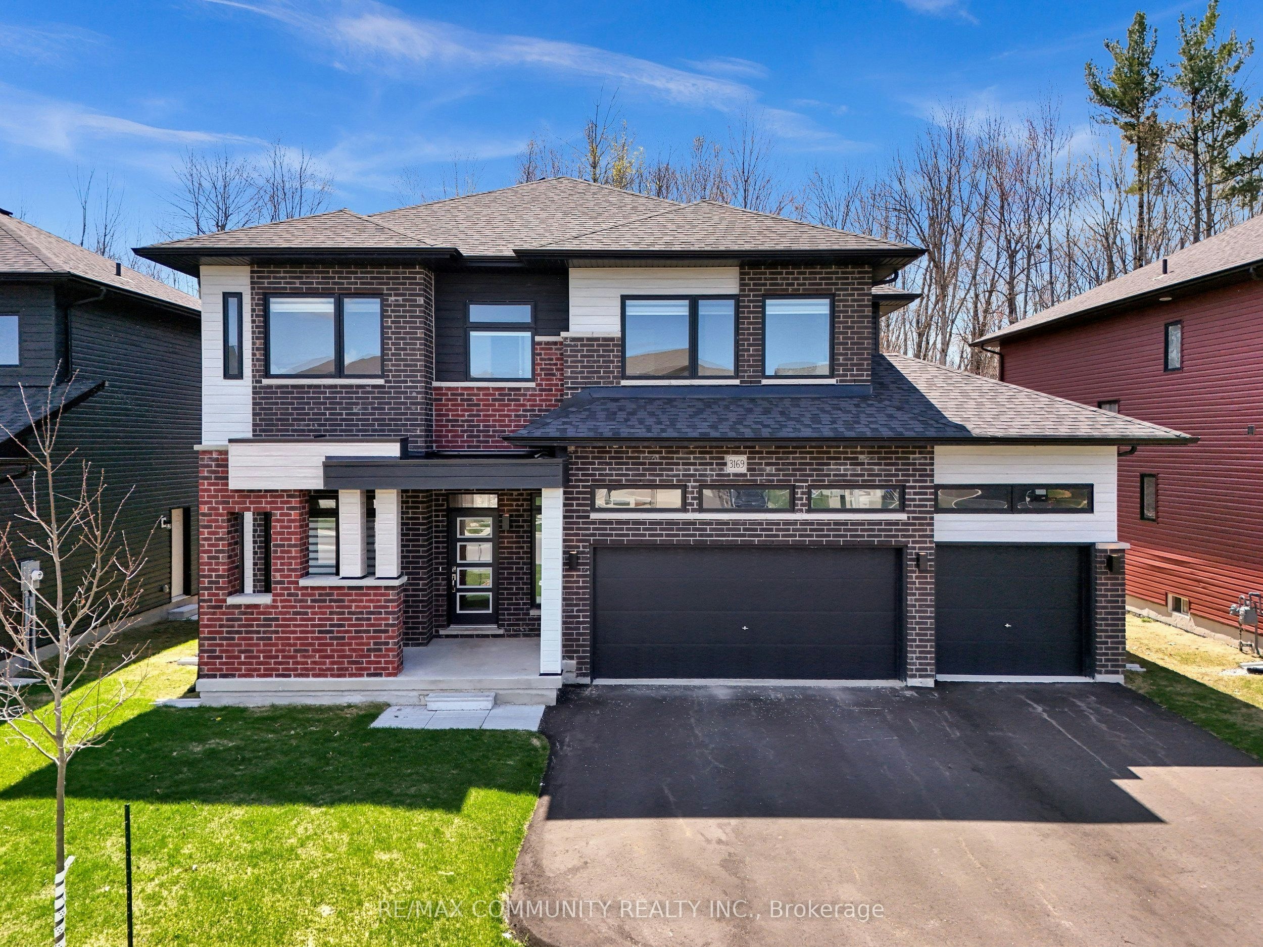 3169 Searidge Street, Severn, ON, L3V 0Y4