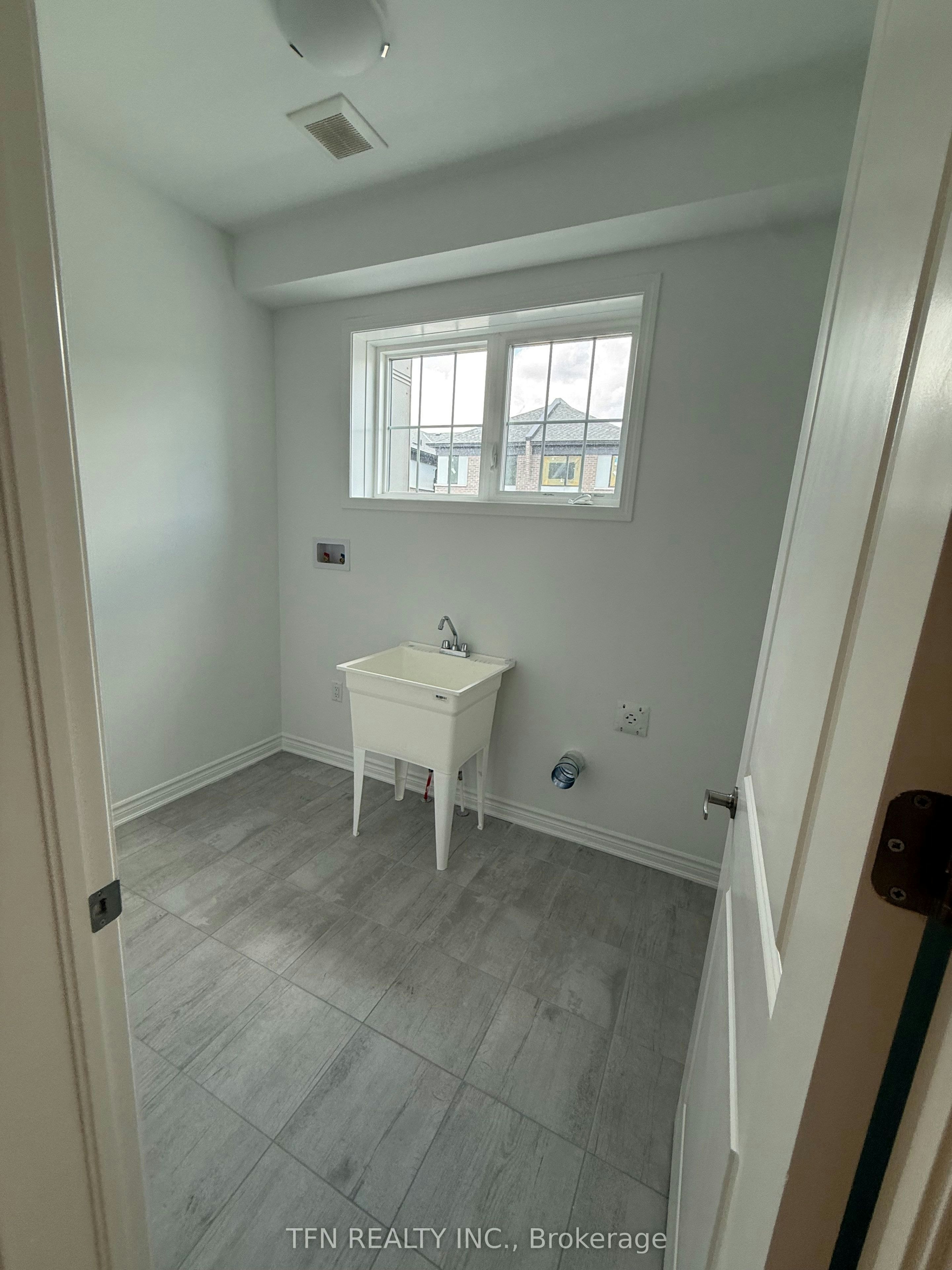26 Pearen Lane N, Barrie, ON, L9J 0Z7 - 16