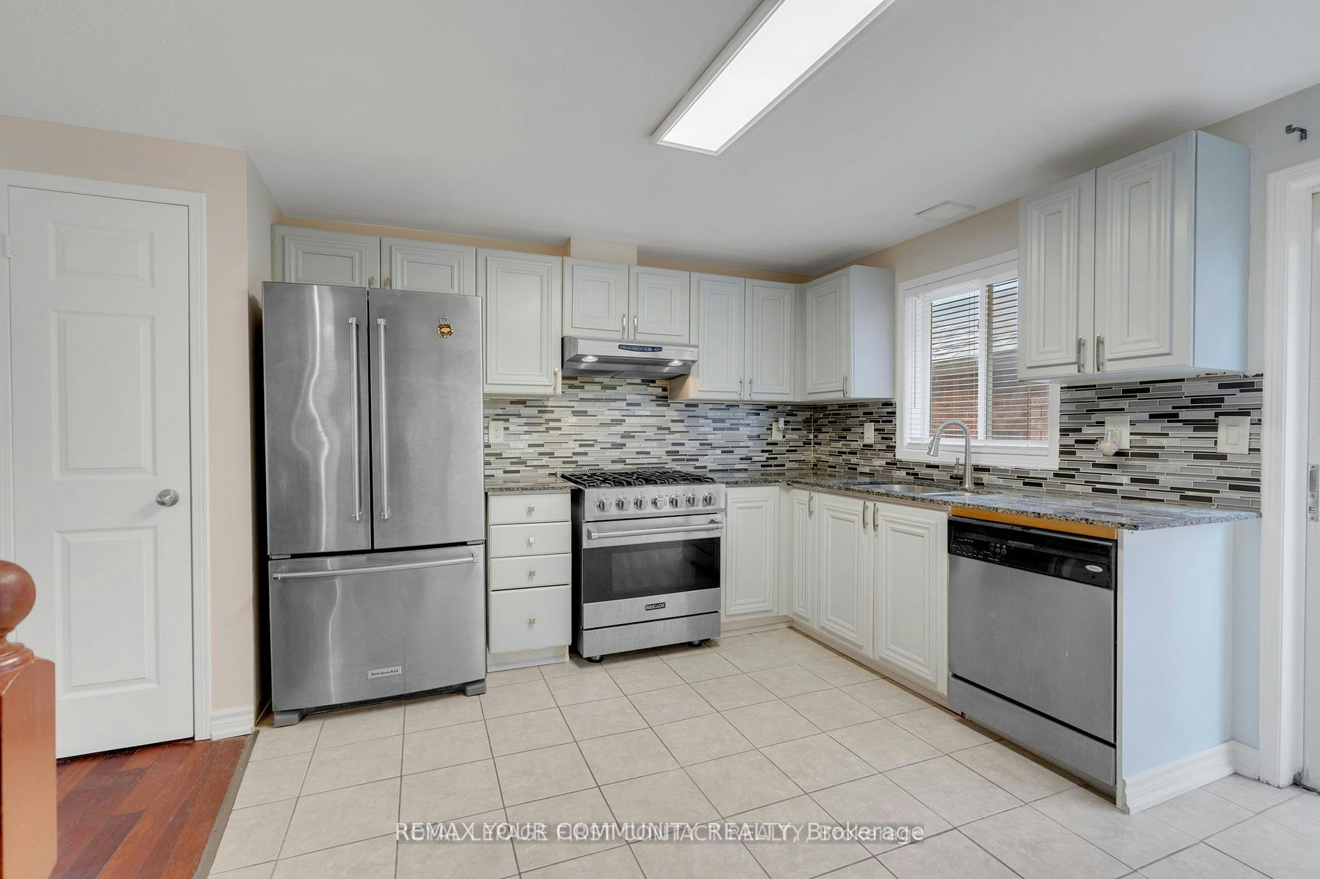 (main)-16 Waddington Crescent, Barrie, ON, L4N 8C8 - 7