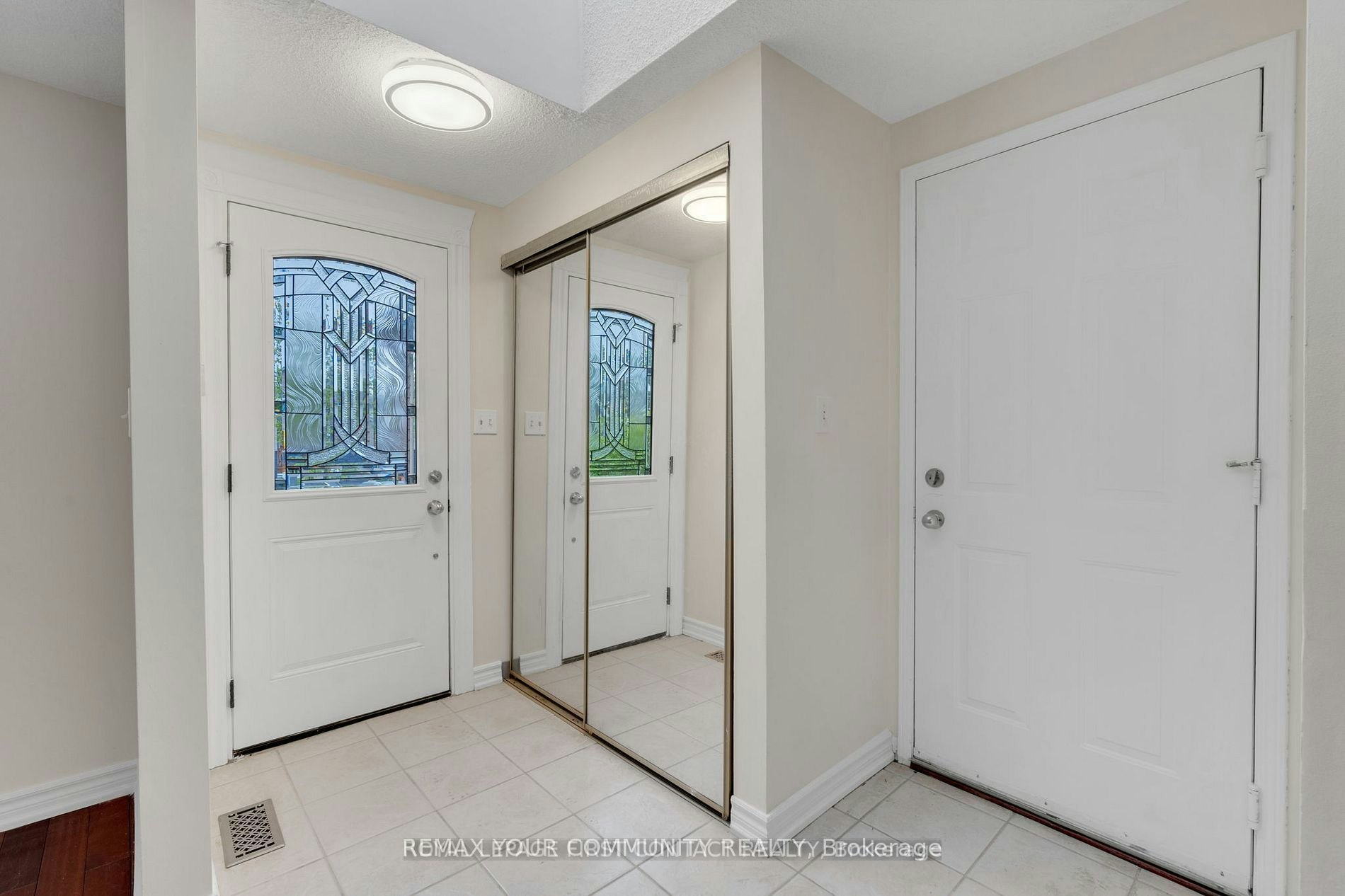 (main)-16 Waddington Crescent, Barrie, ON, L4N 8C8 - 5